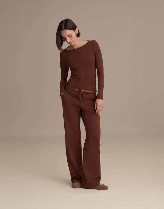 BOAT NECK LONG-SLEEVED BLOUSE CHOCOLATE BROWN