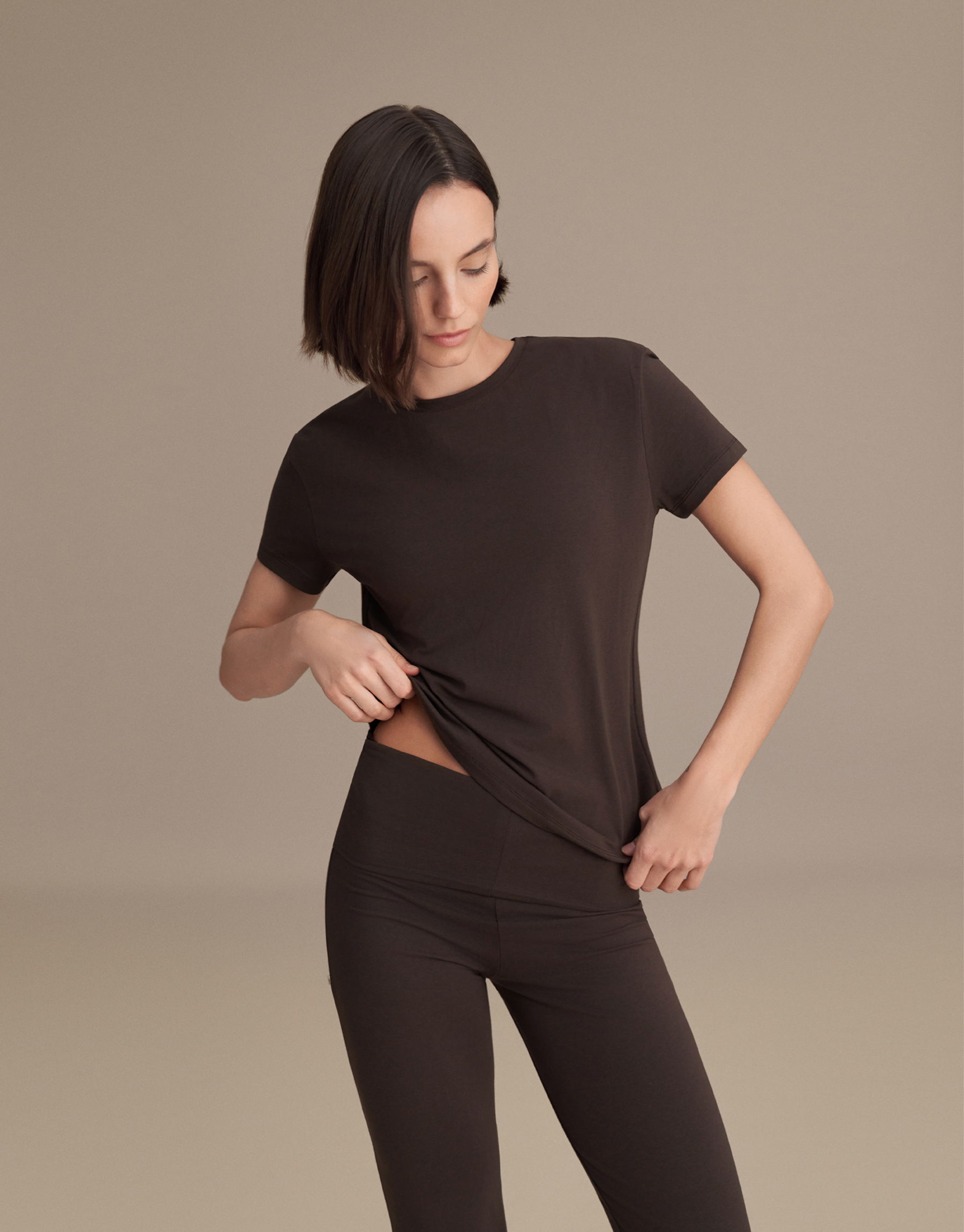 SHORT-SLEEVED BASIC T-SHIRT, DARK BROWN