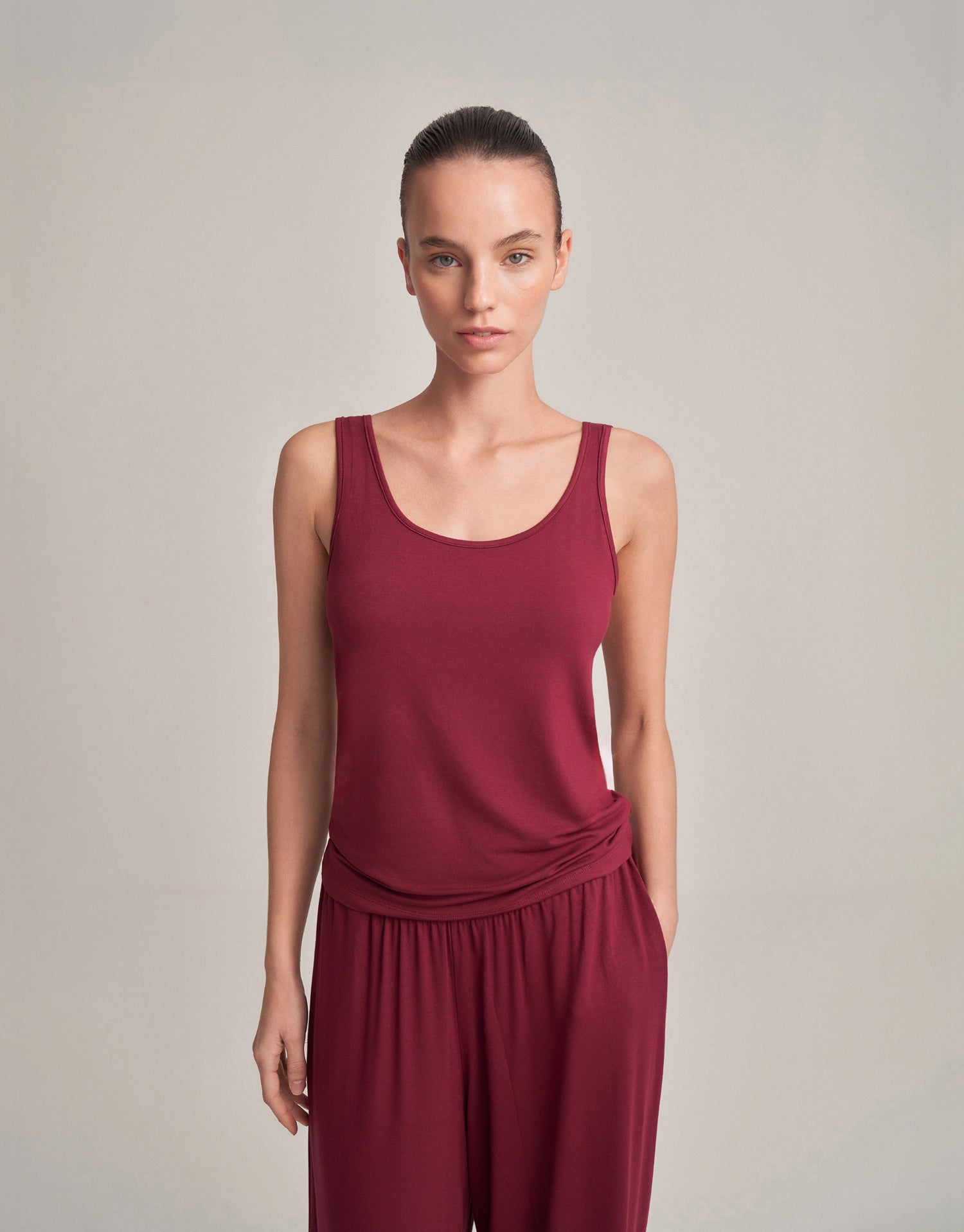 THICK-STRAP TANK TOP BURGUNDY