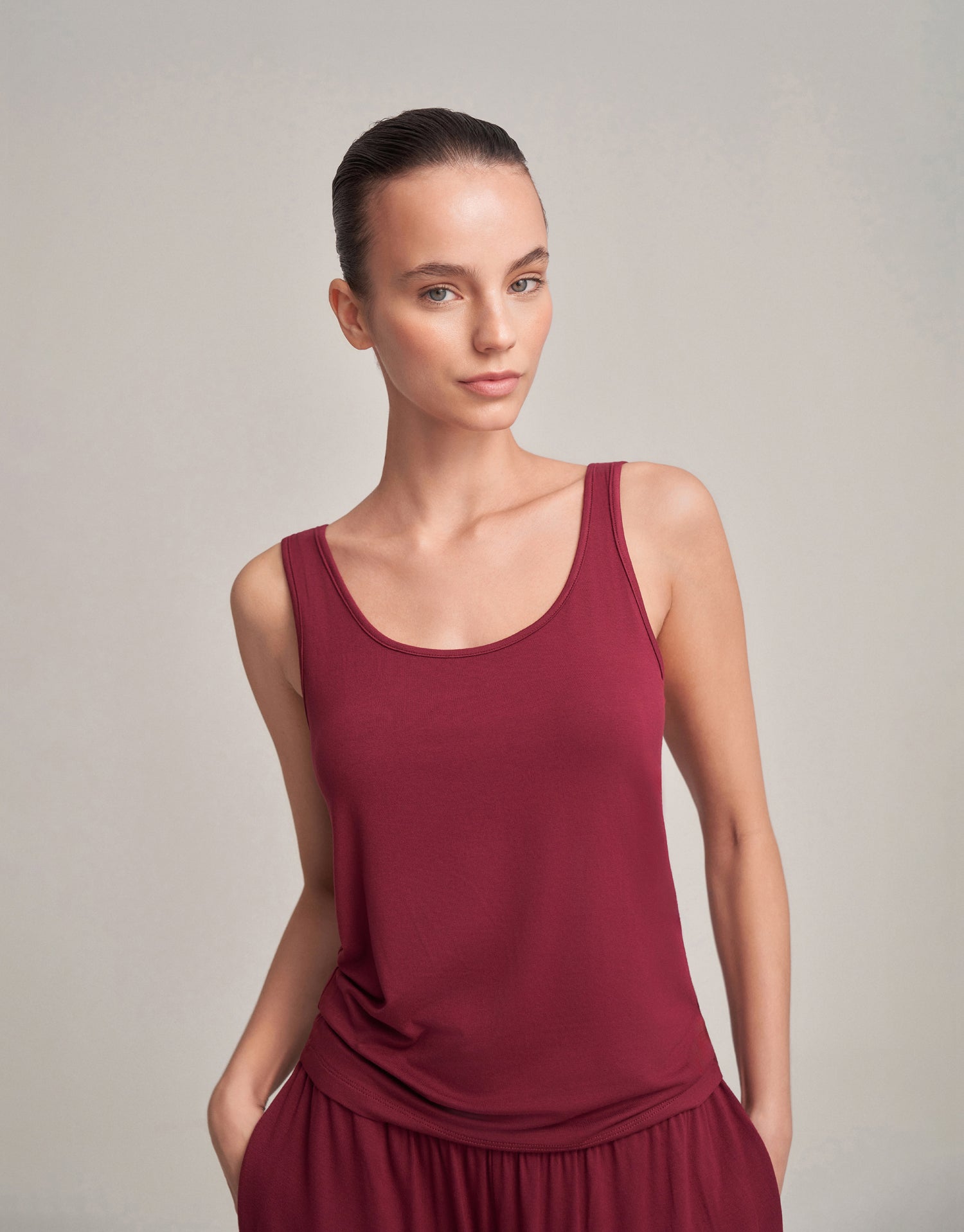 THICK-STRAP TANK TOP BURGUNDY