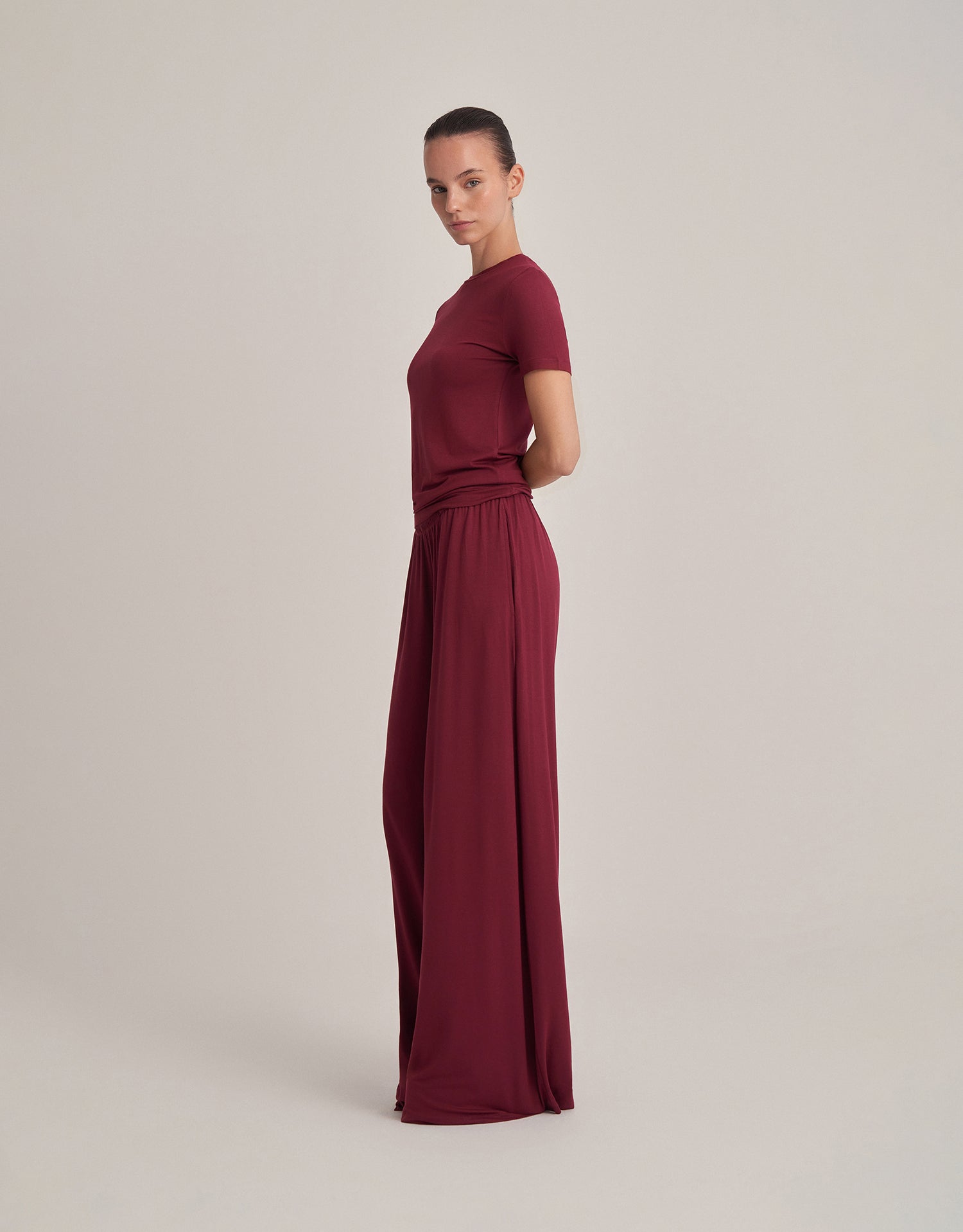 COMFORTABLE, LOOSE-FITTING TROUSERS, BURGUNDY.