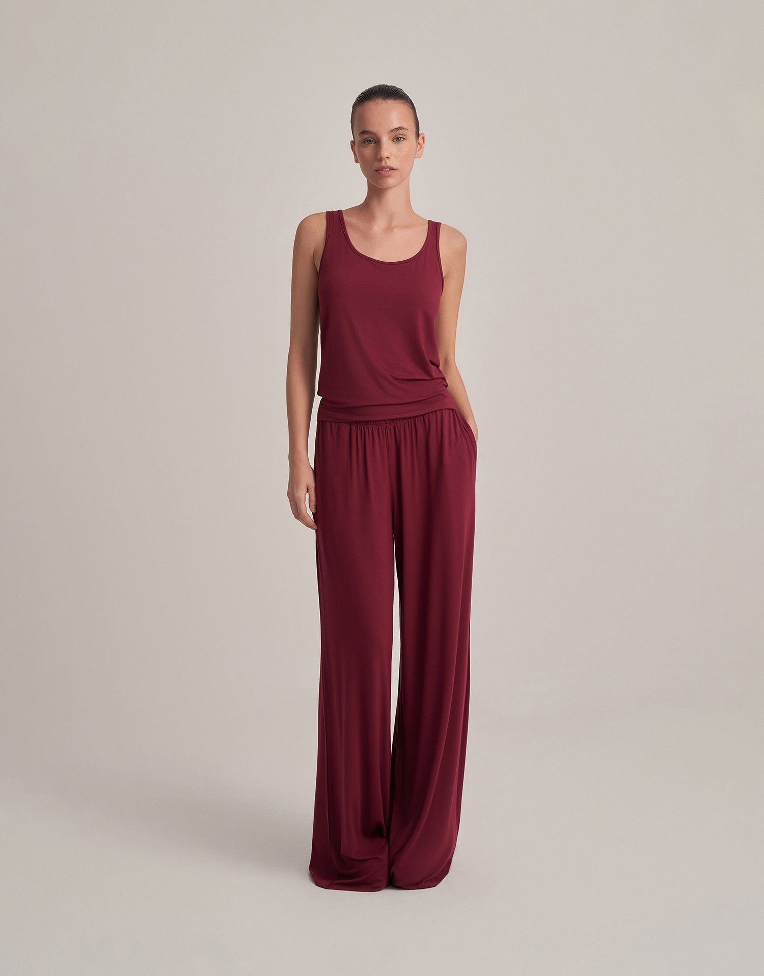 COMFORTABLE, LOOSE-FITTING TROUSERS, BURGUNDY.