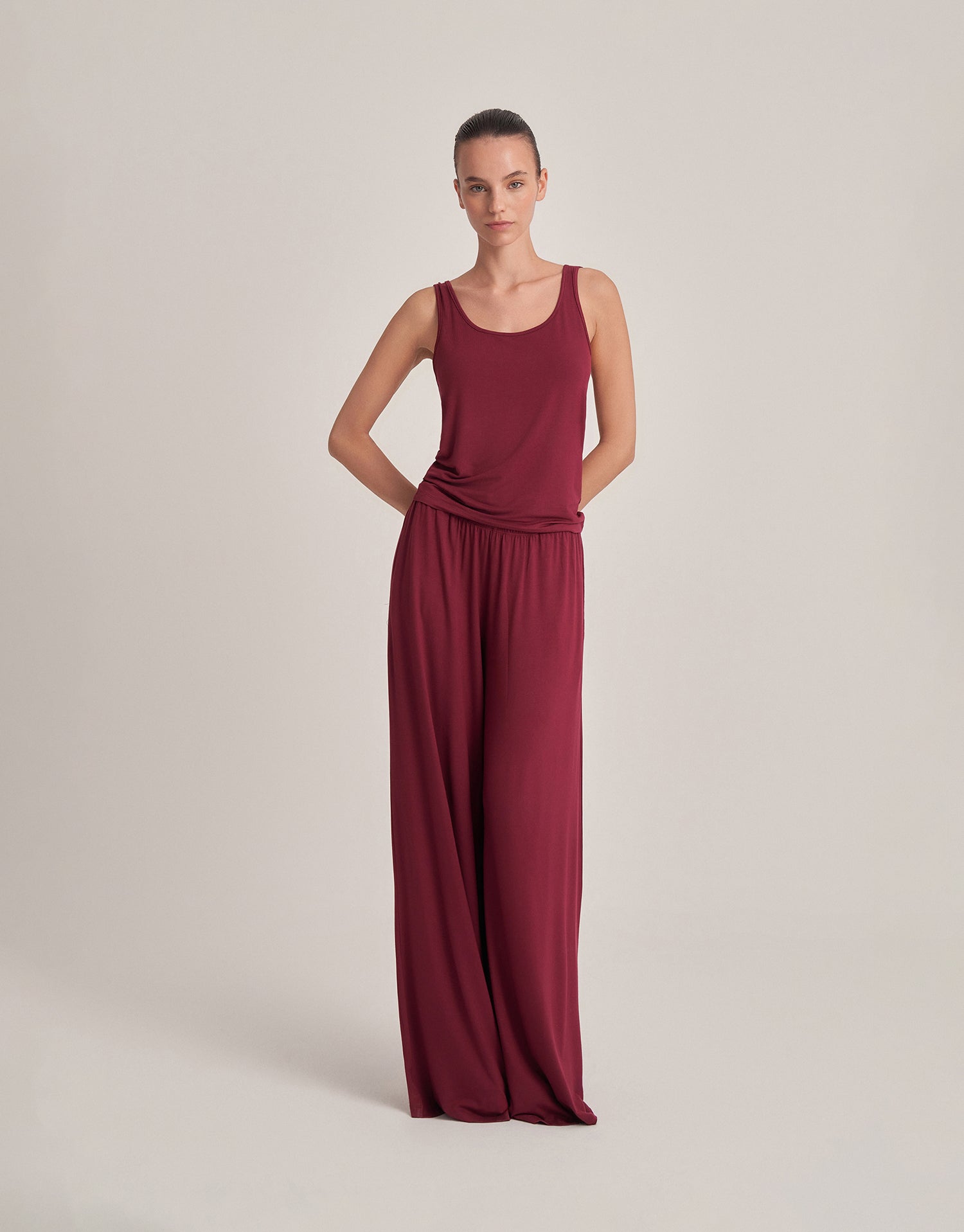 COMFORTABLE, LOOSE-FITTING TROUSERS, BURGUNDY.