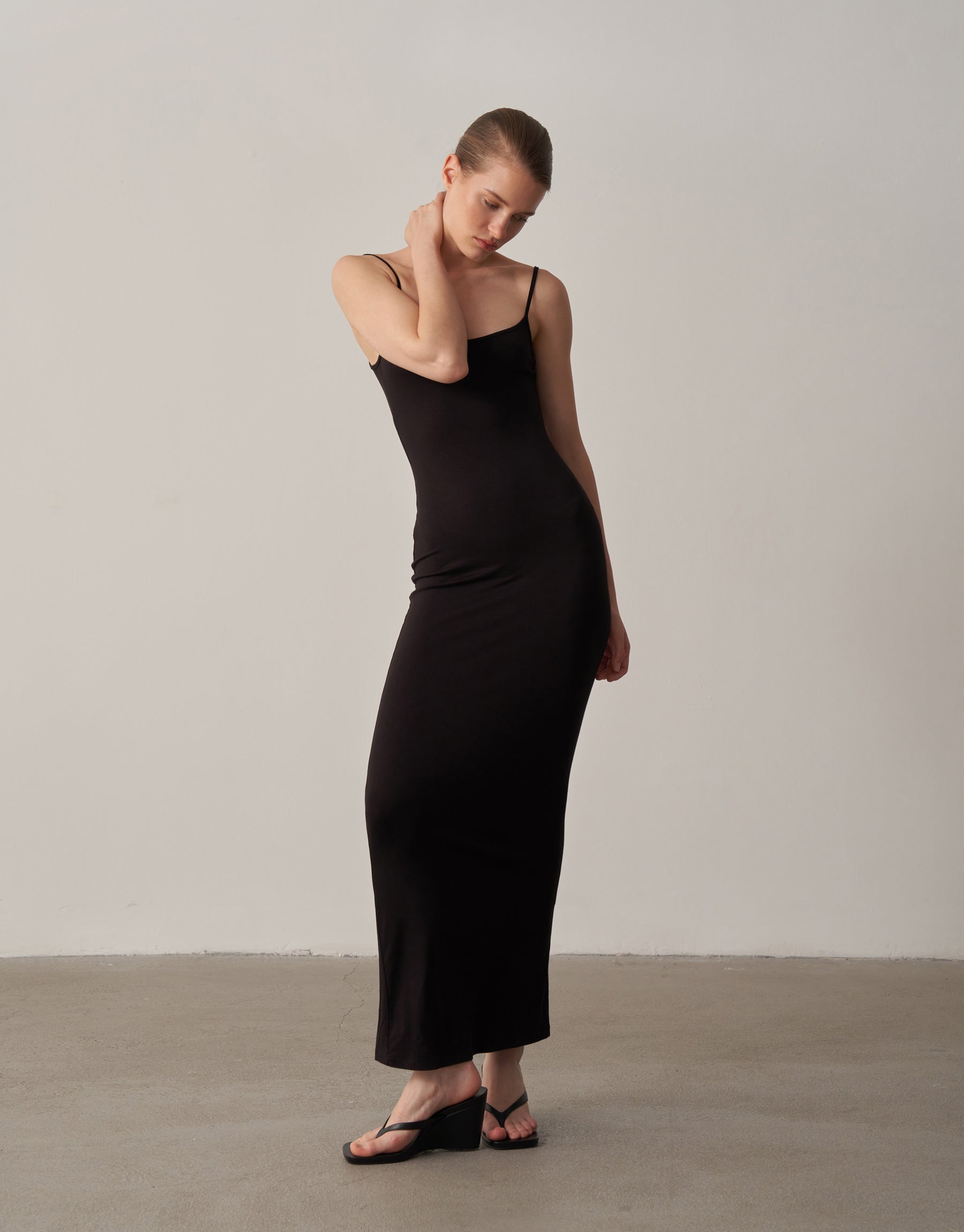 Gündüzden Geceye Askılı Midi Elbise