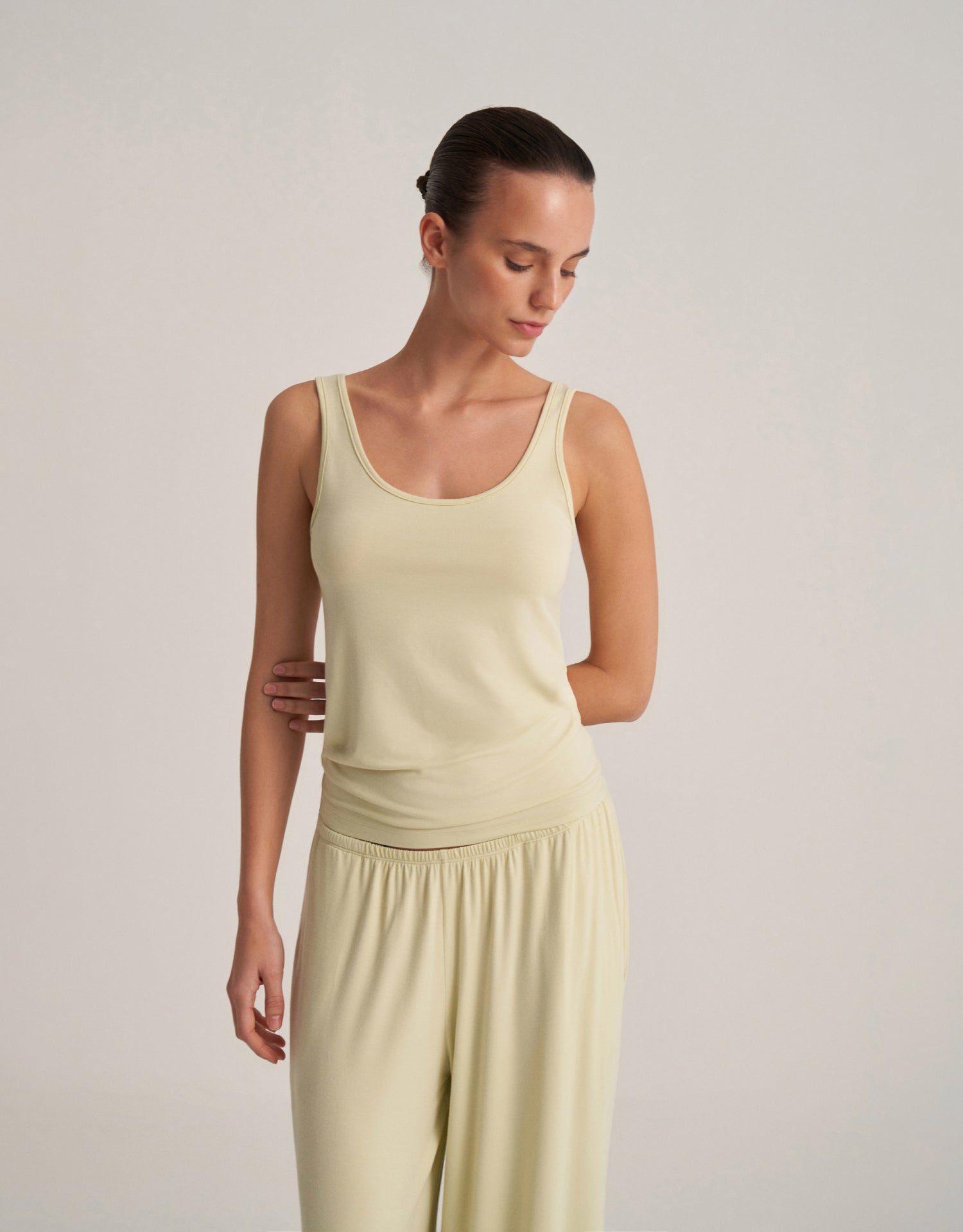 THICK STRAP TANK TOP LIME