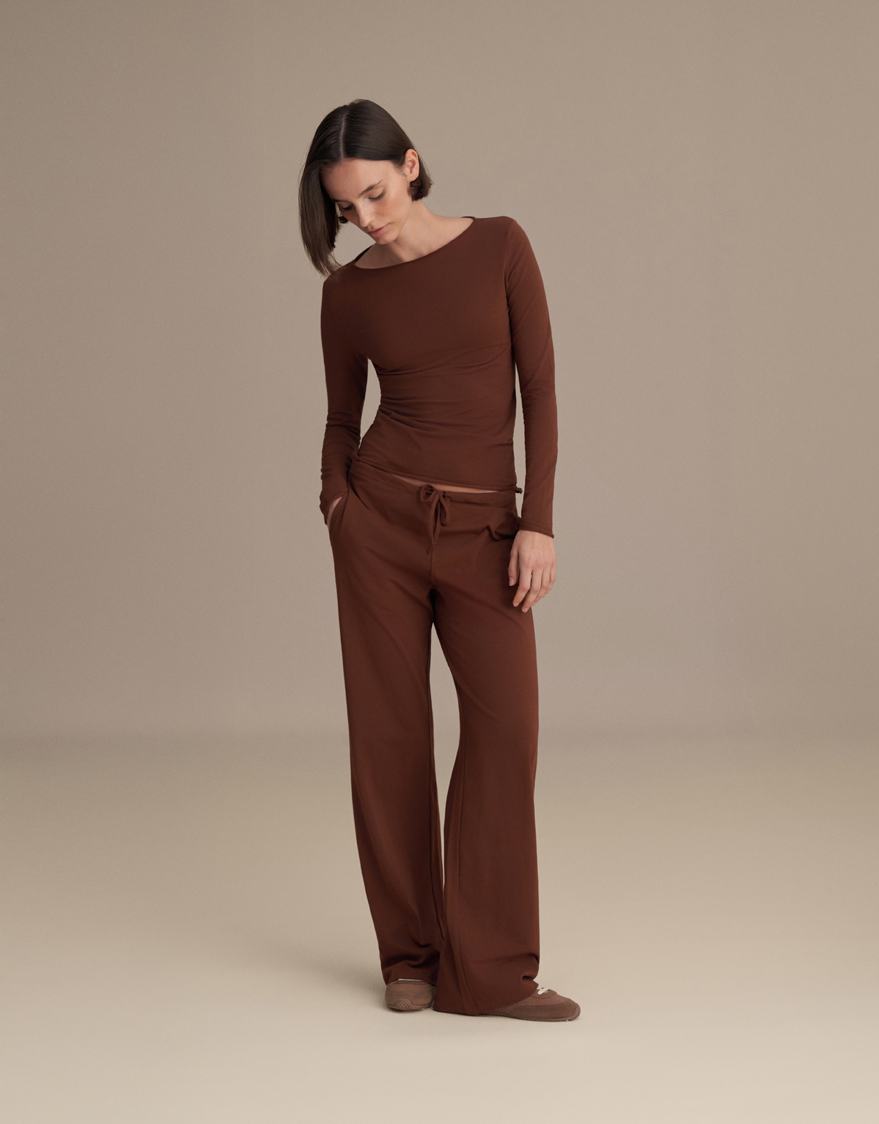 KAYIK YAKA UZUN KOLLU BLUZ ÇİKOLATA KAHVE