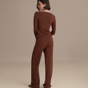 Long-sleeved basic t-shirt, chocolate brown.