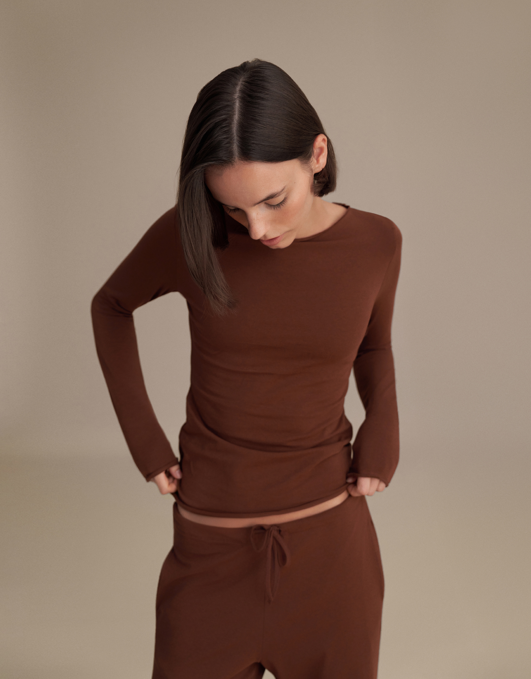 BOAT NECK LONG-SLEEVED BLOUSE CHOCOLATE BROWN
