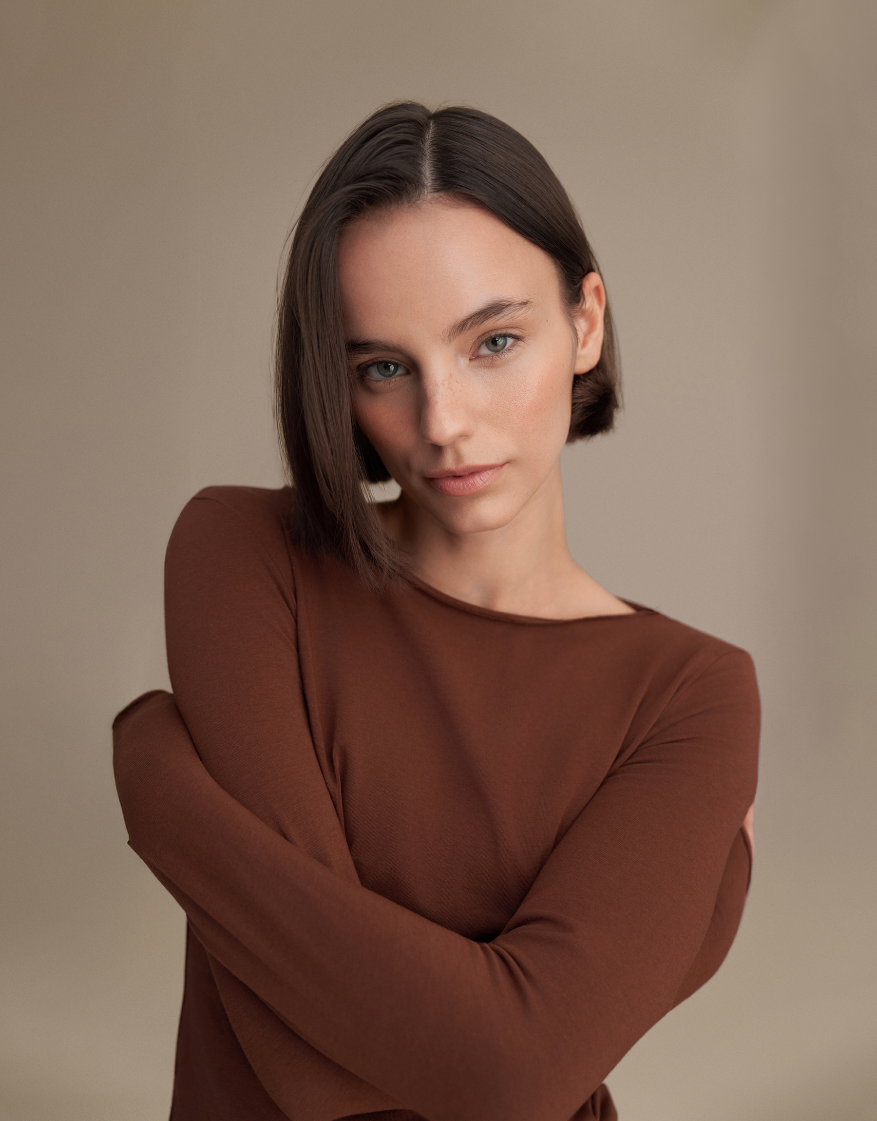 BOAT NECK LONG-SLEEVED BLOUSE CHOCOLATE BROWN