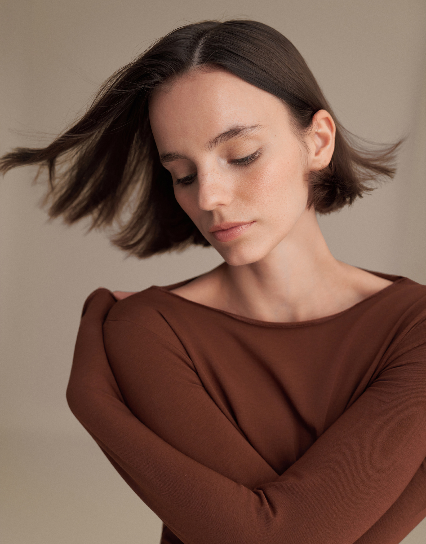 BOAT NECK LONG-SLEEVED BLOUSE CHOCOLATE BROWN