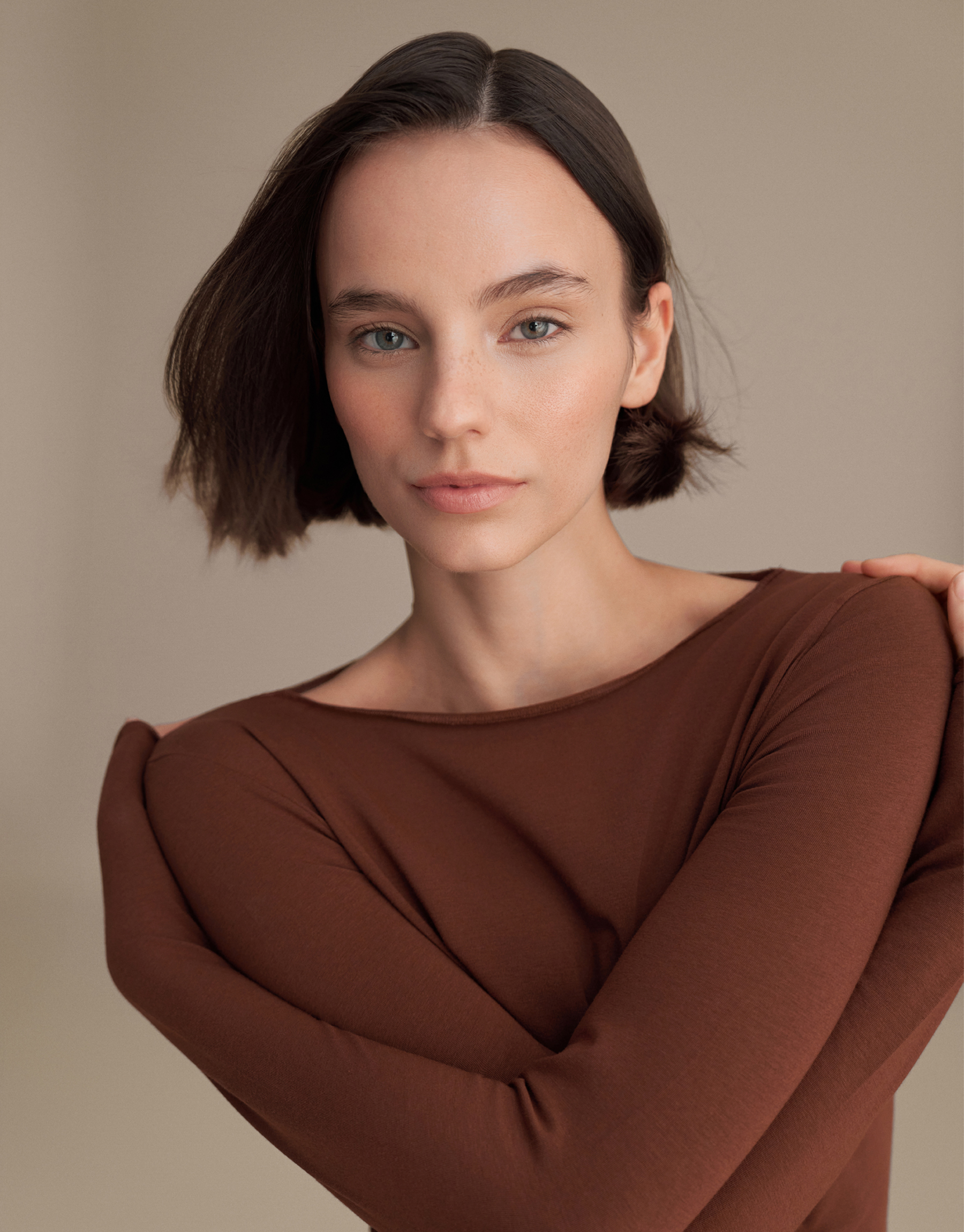 BOAT NECK LONG-SLEEVED BLOUSE CHOCOLATE BROWN