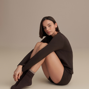 Long-sleeved basic t-shirt, dark brown.