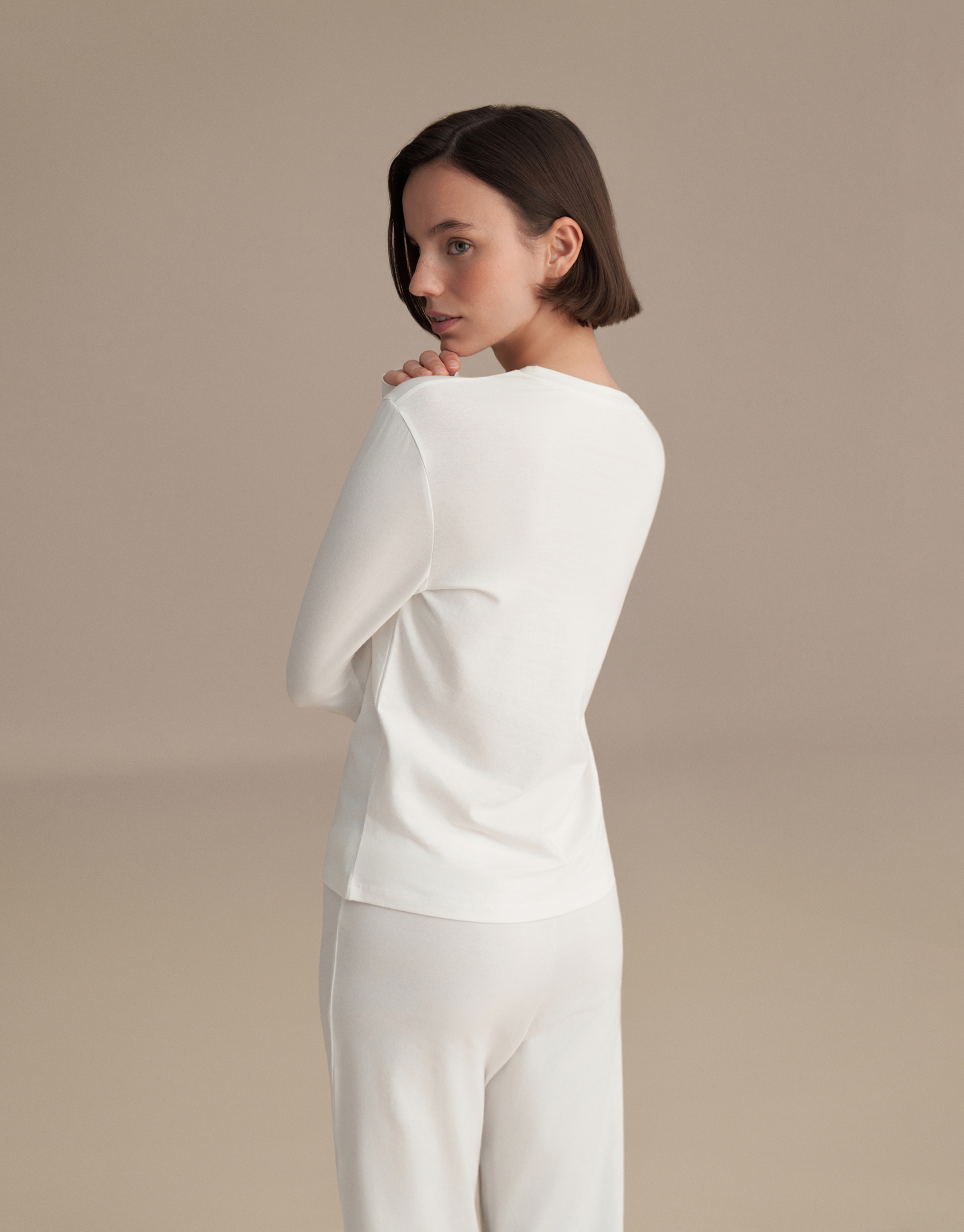 Long-sleeved basic t-shirt, ecru.