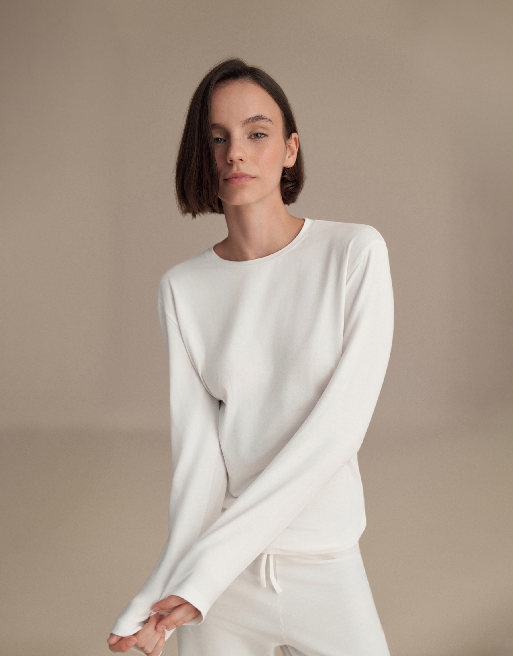 Long-sleeved basic t-shirt, ecru.