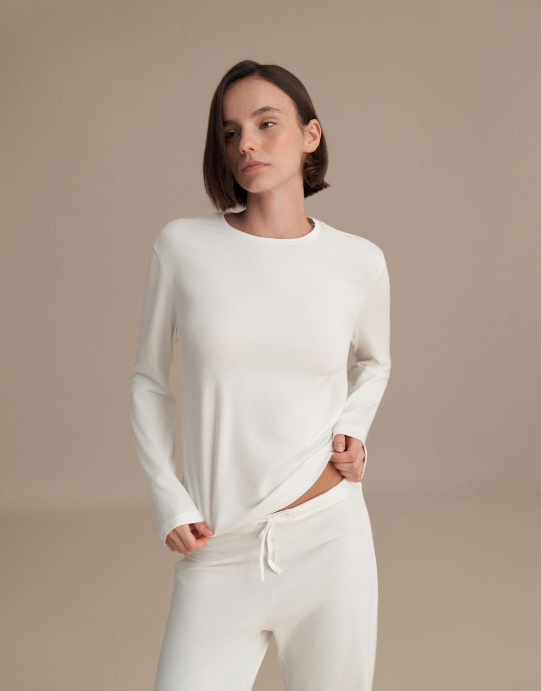 Long-sleeved basic t-shirt, ecru.
