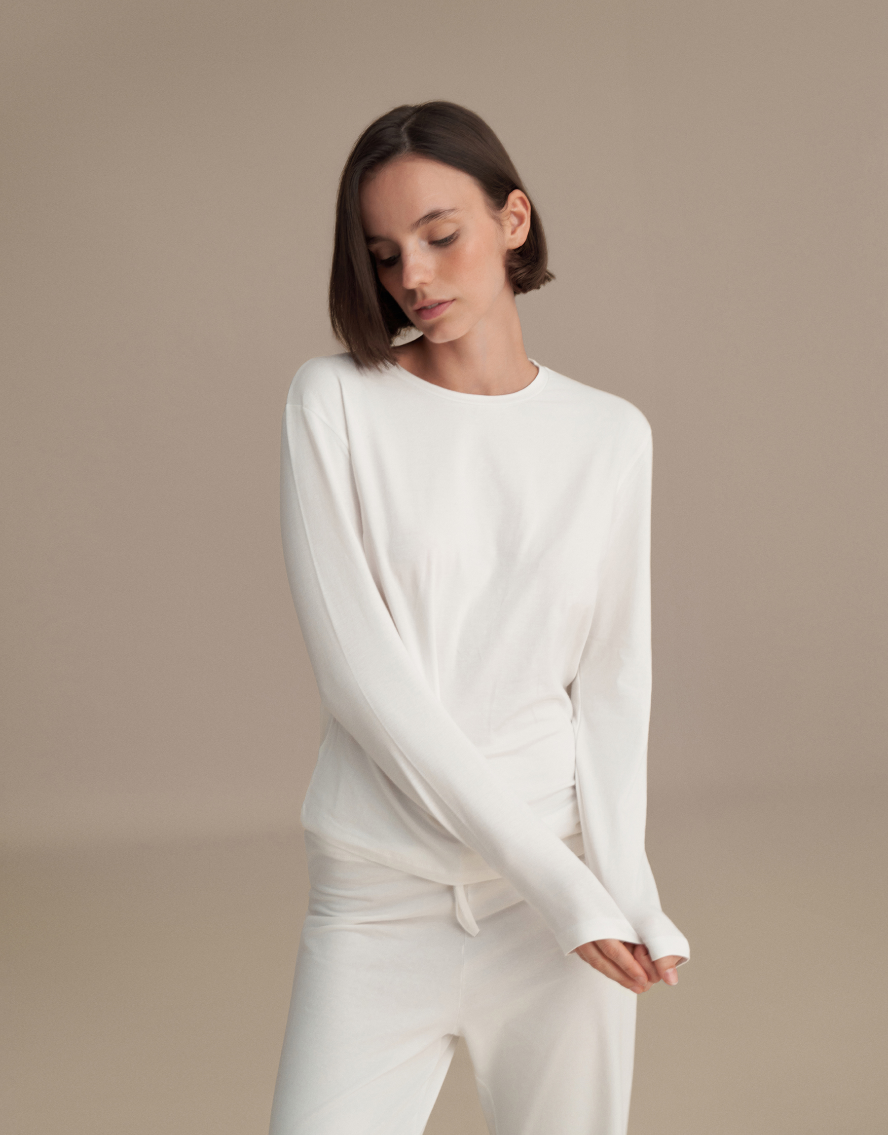Long-sleeved basic t-shirt, ecru.