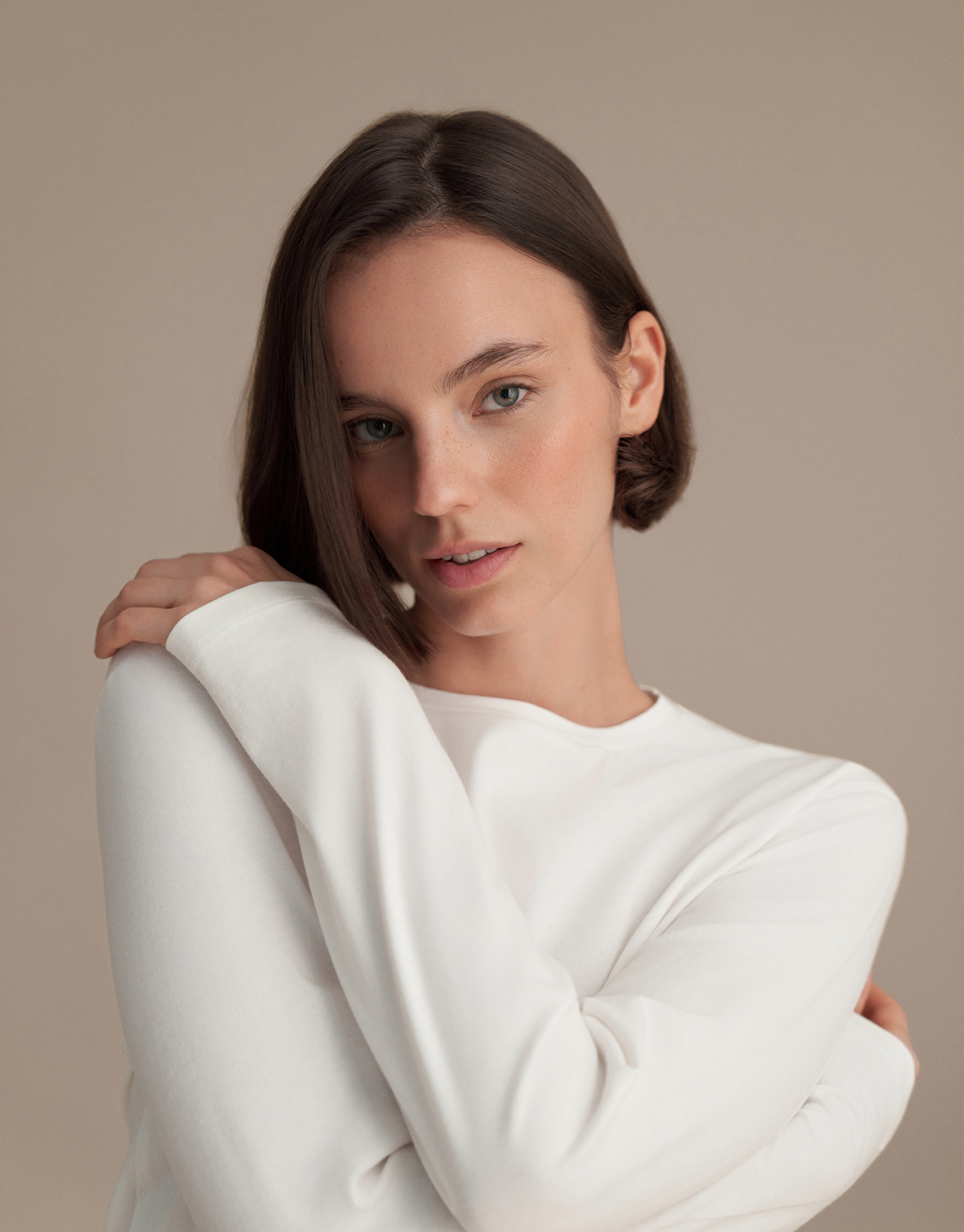 Long-sleeved basic t-shirt, ecru.