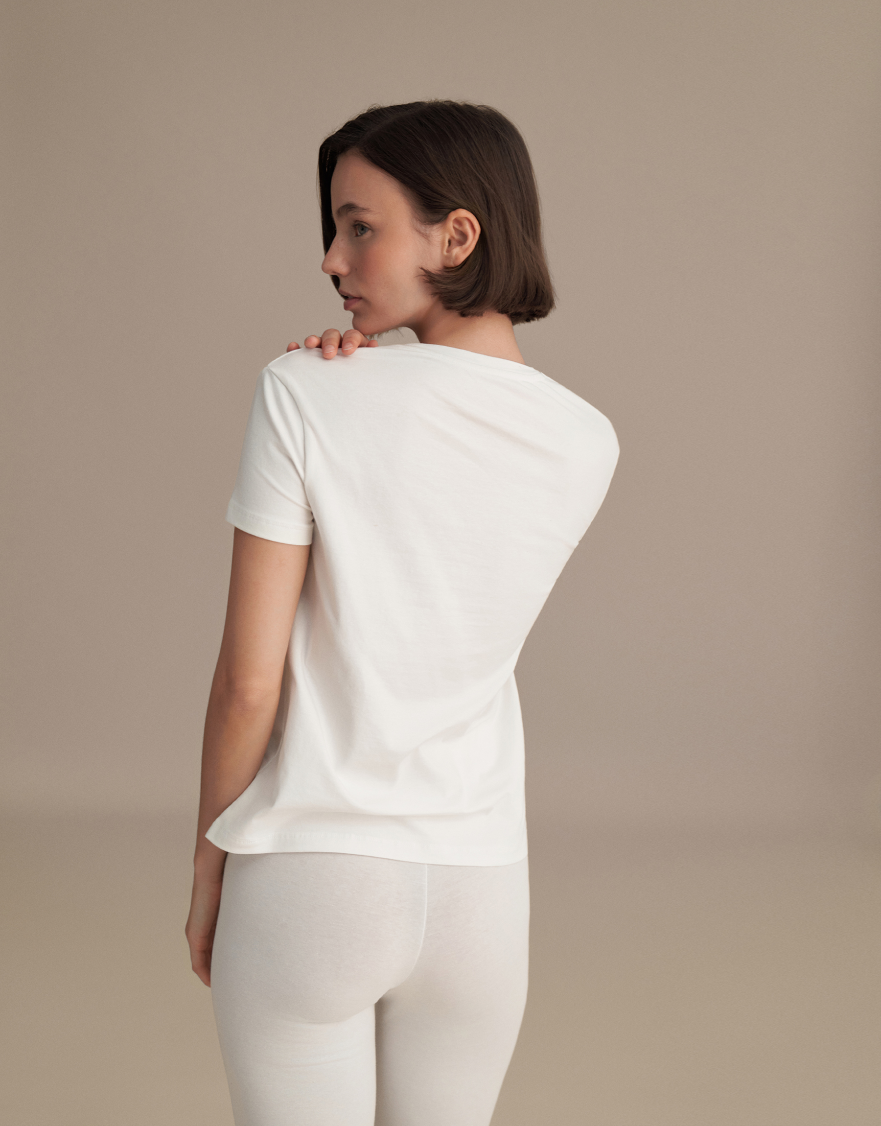 Short-sleeved basic t-shirt, ecru.