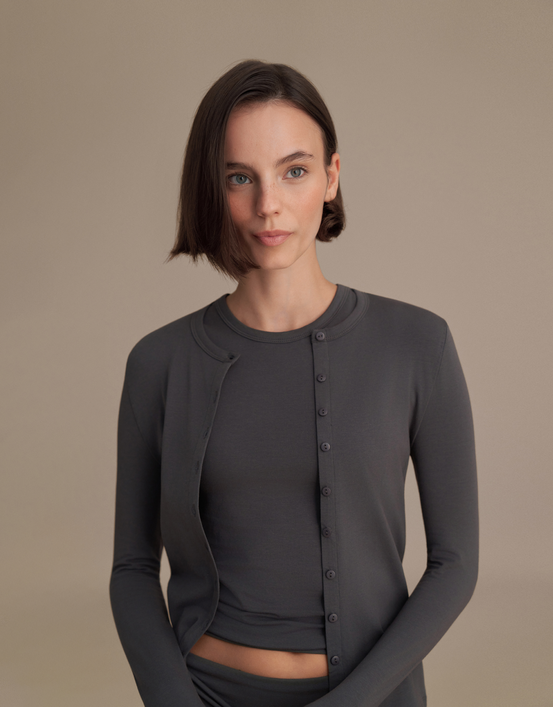 MİNİ DÜĞMELİ BLUZ FÜME