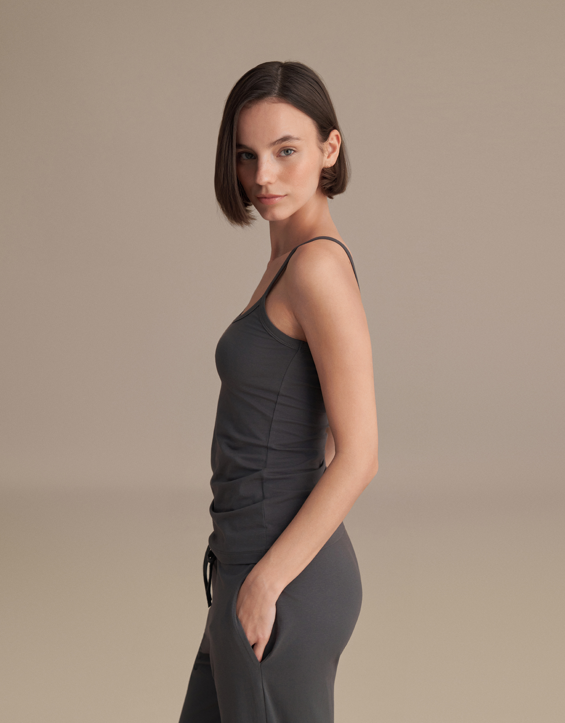 FIT, STRAPLESS TANK TOP, SMOKE GRAY