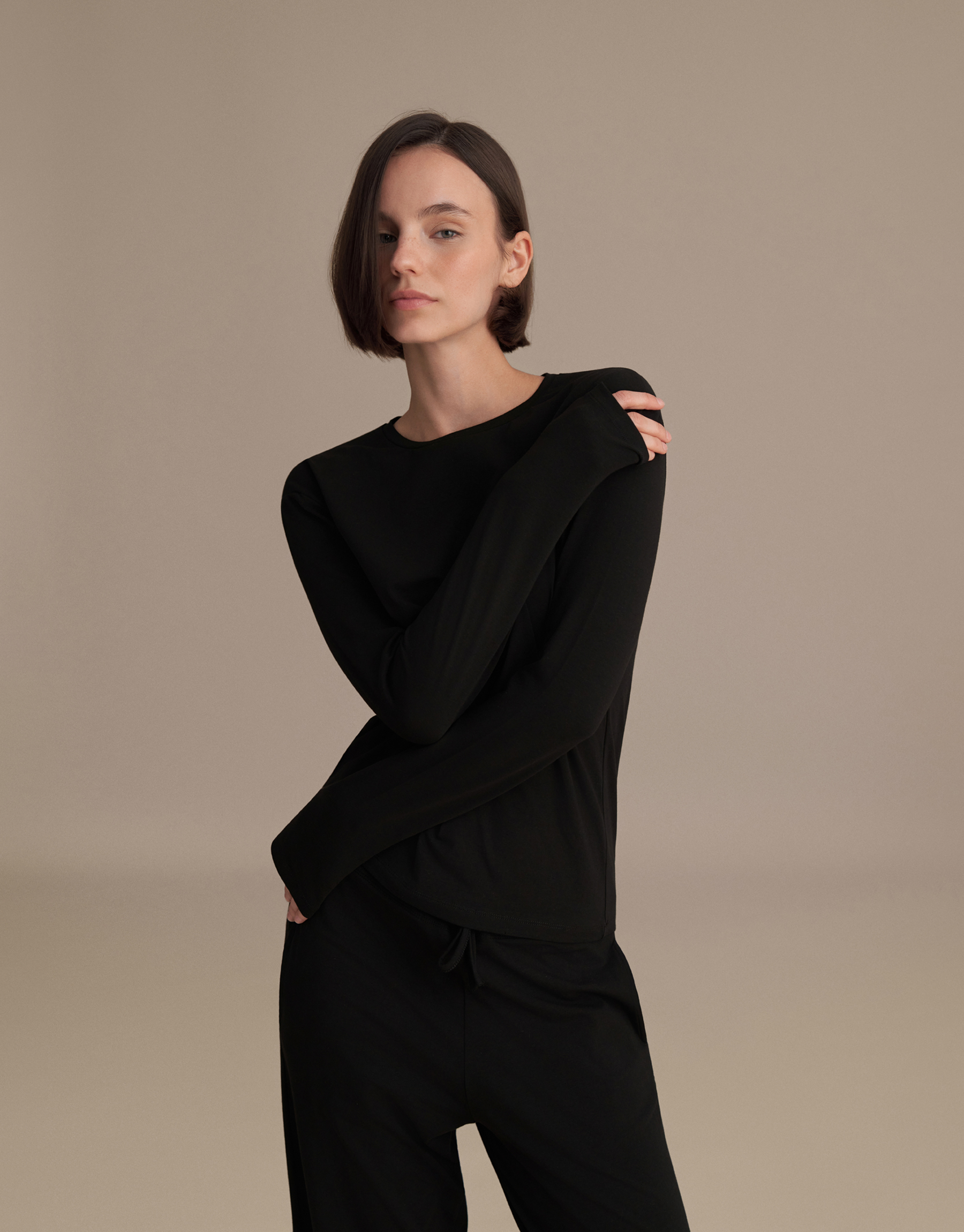 LONG-SLEEVED BASIC T-SHIRT BLACK