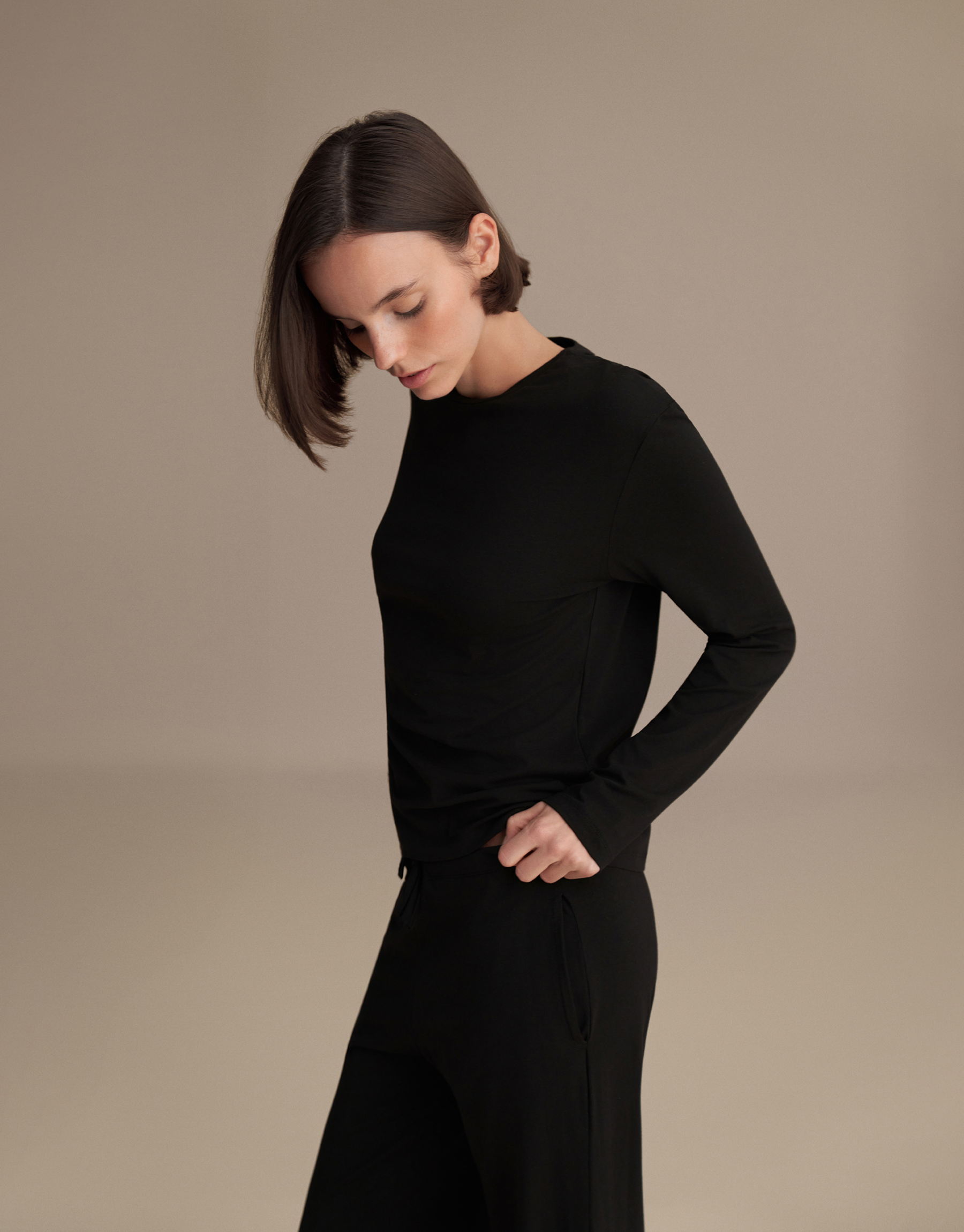 LONG-SLEEVED BASIC T-SHIRT BLACK