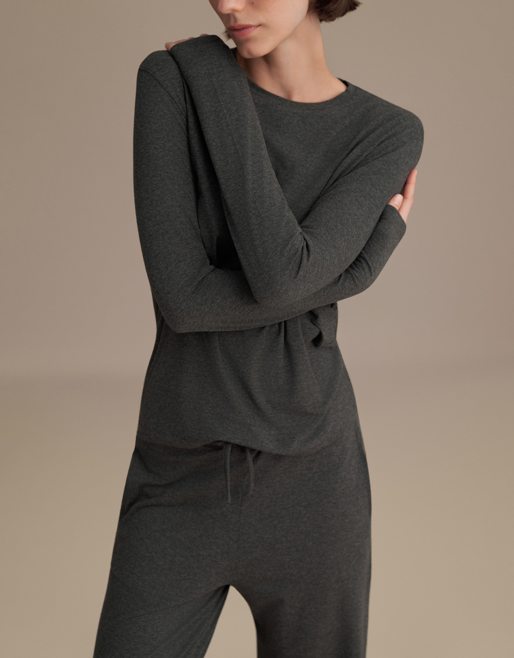 Long-sleeved basic t-shirt, anthracite melange.