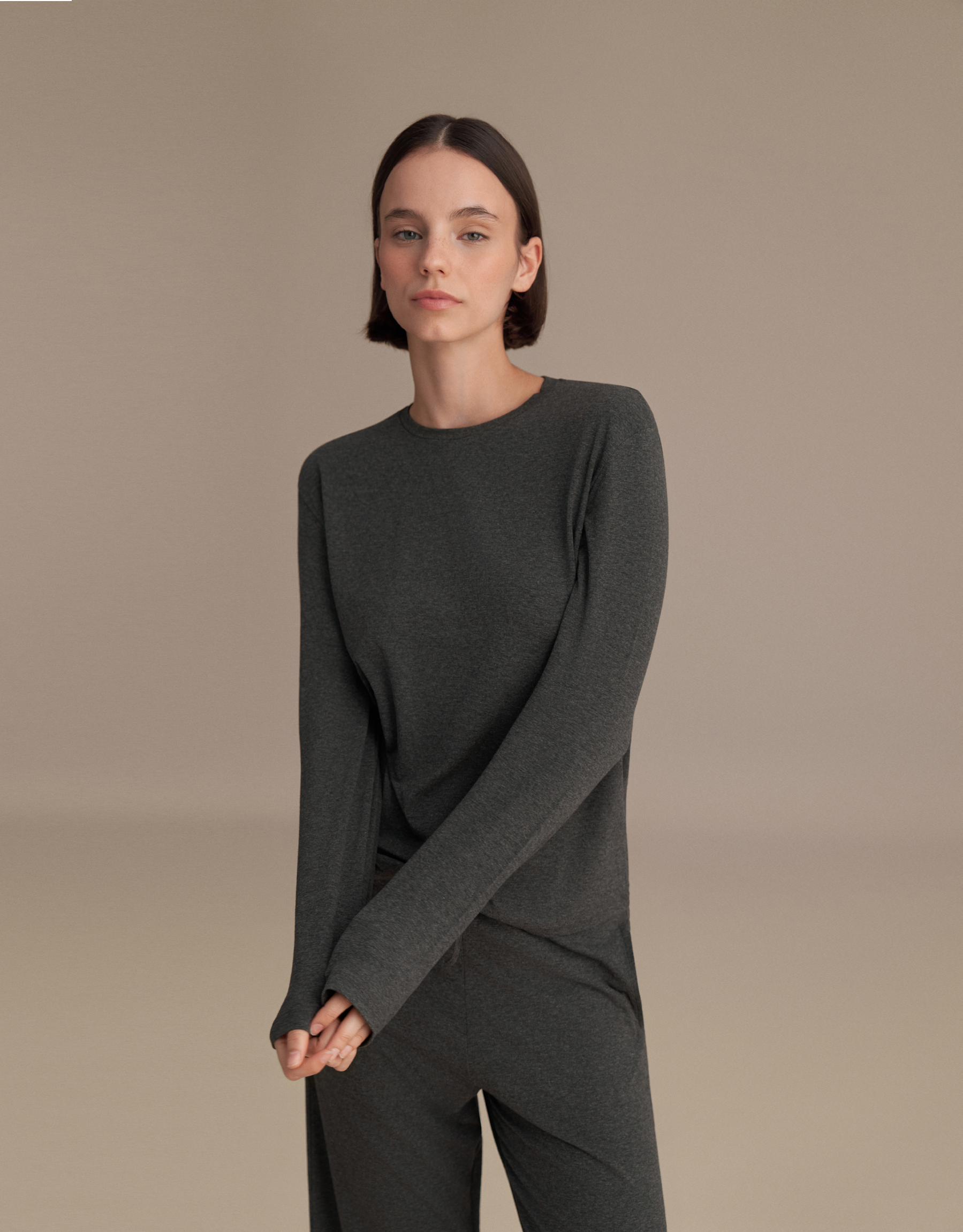 Long-sleeved basic t-shirt, anthracite melange.