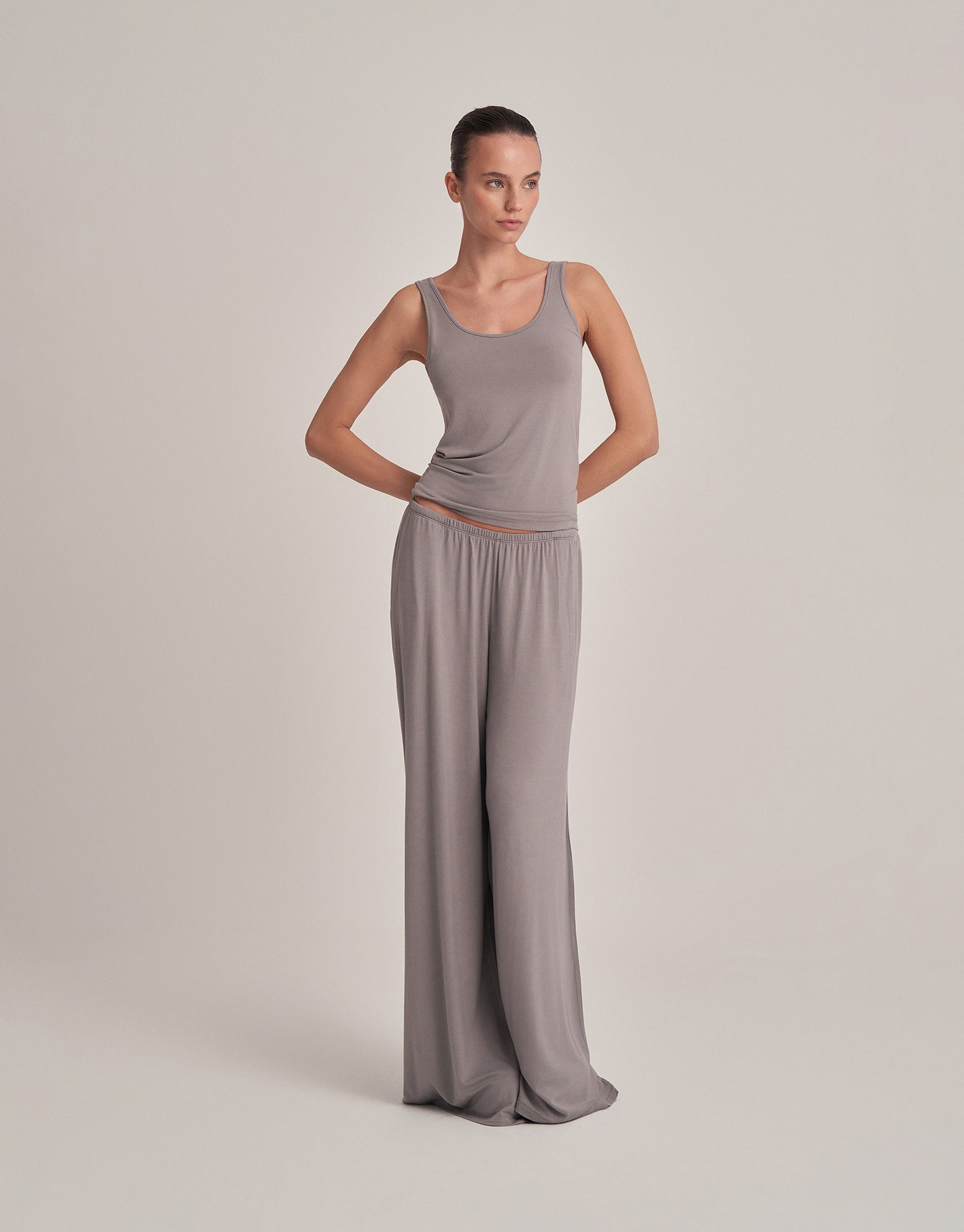 COMFORTABLE, LOOSE-FIT PANTS, ASH GRAY.