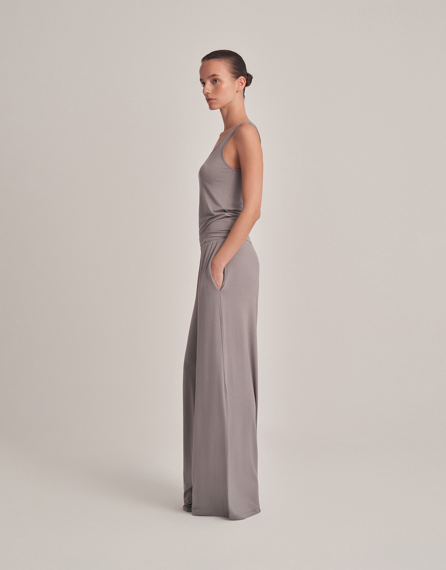 COMFORTABLE, LOOSE-FIT PANTS, ASH GRAY.