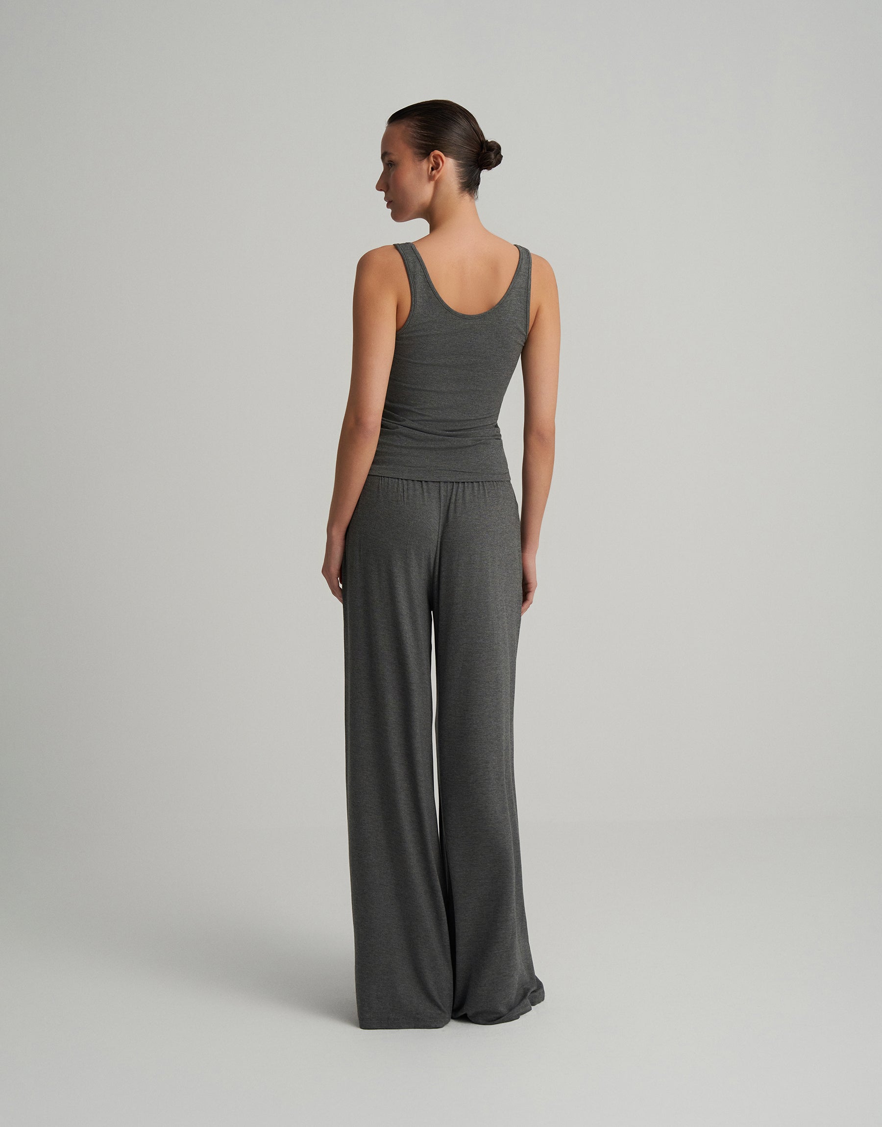 COMFORTABLE, LOOSE-FITTING PANTS IN ANTHRACITE MELANGE.