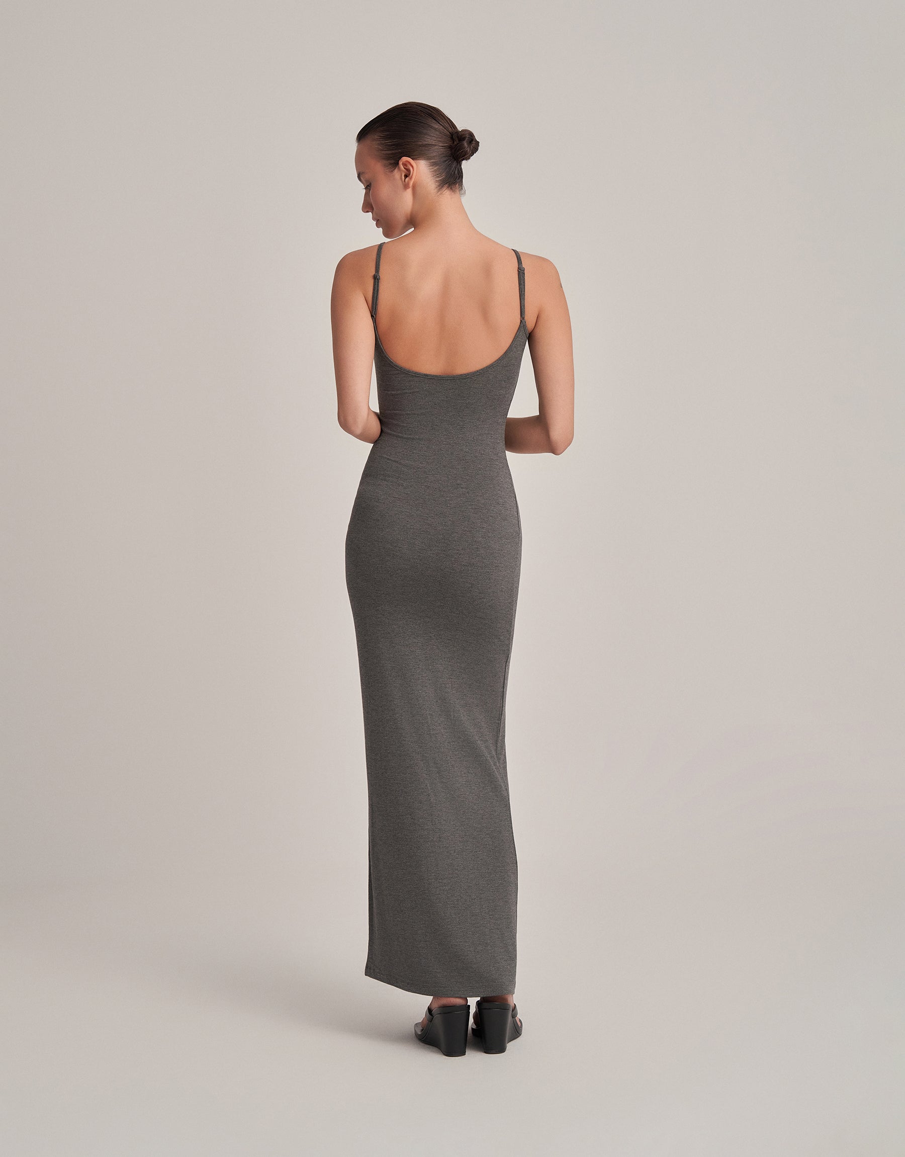 SIRT DEKOLTELİ ASKILI UZUN ELBİSE ANTRASİT MELANJ