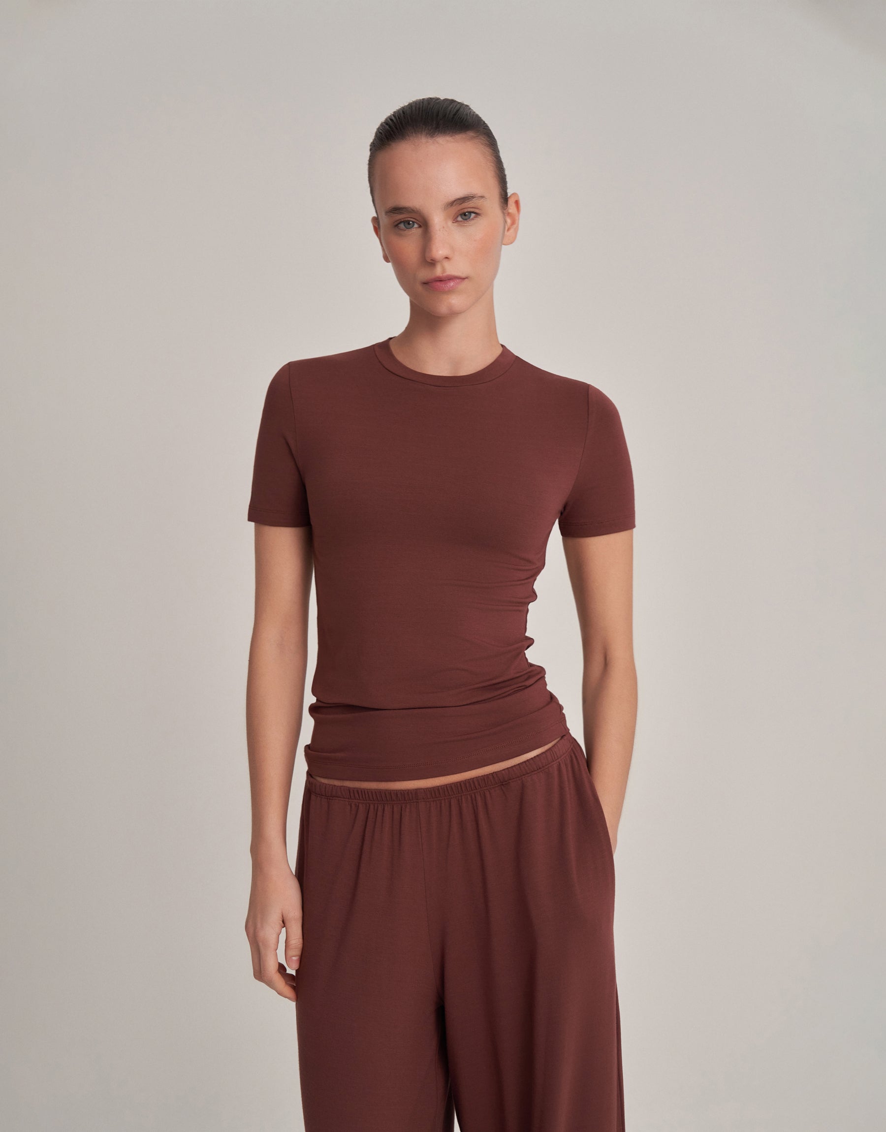 FIT SHORT-SLEEVE T-SHIRT CHOCOLATE BROWN