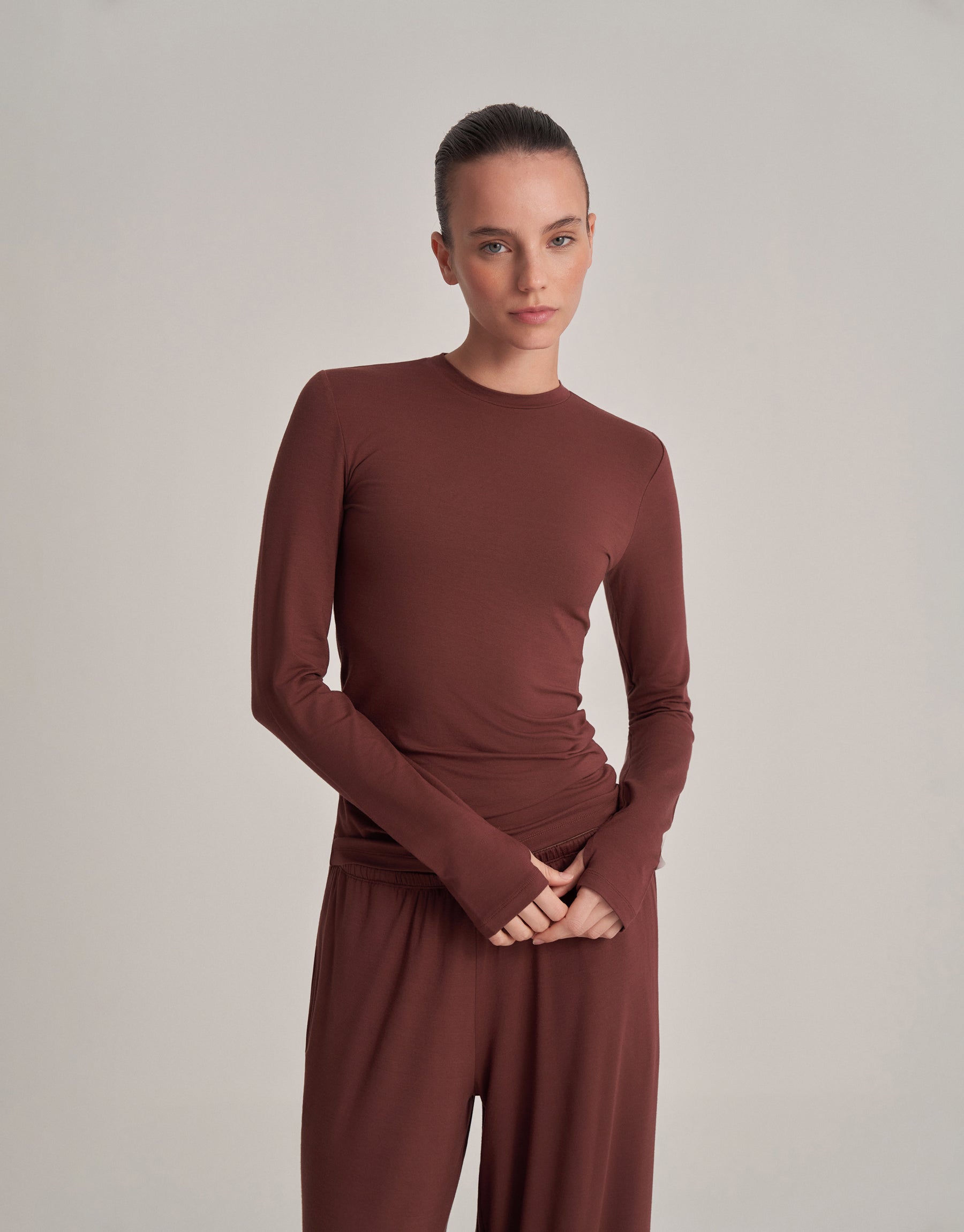 FIT KESIM UZUN KOLLU T-SHIRT ÇİKOLATA KAHVE