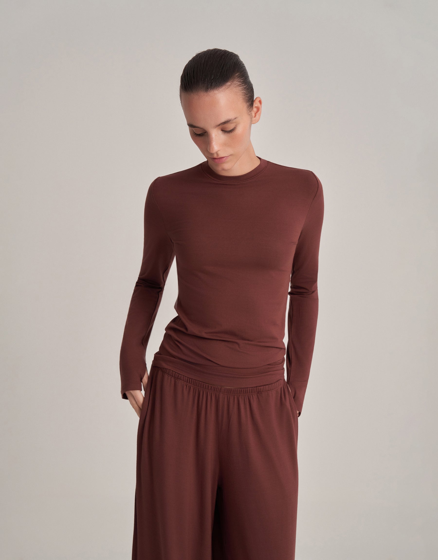 FIT KESIM UZUN KOLLU T-SHIRT ÇİKOLATA KAHVE