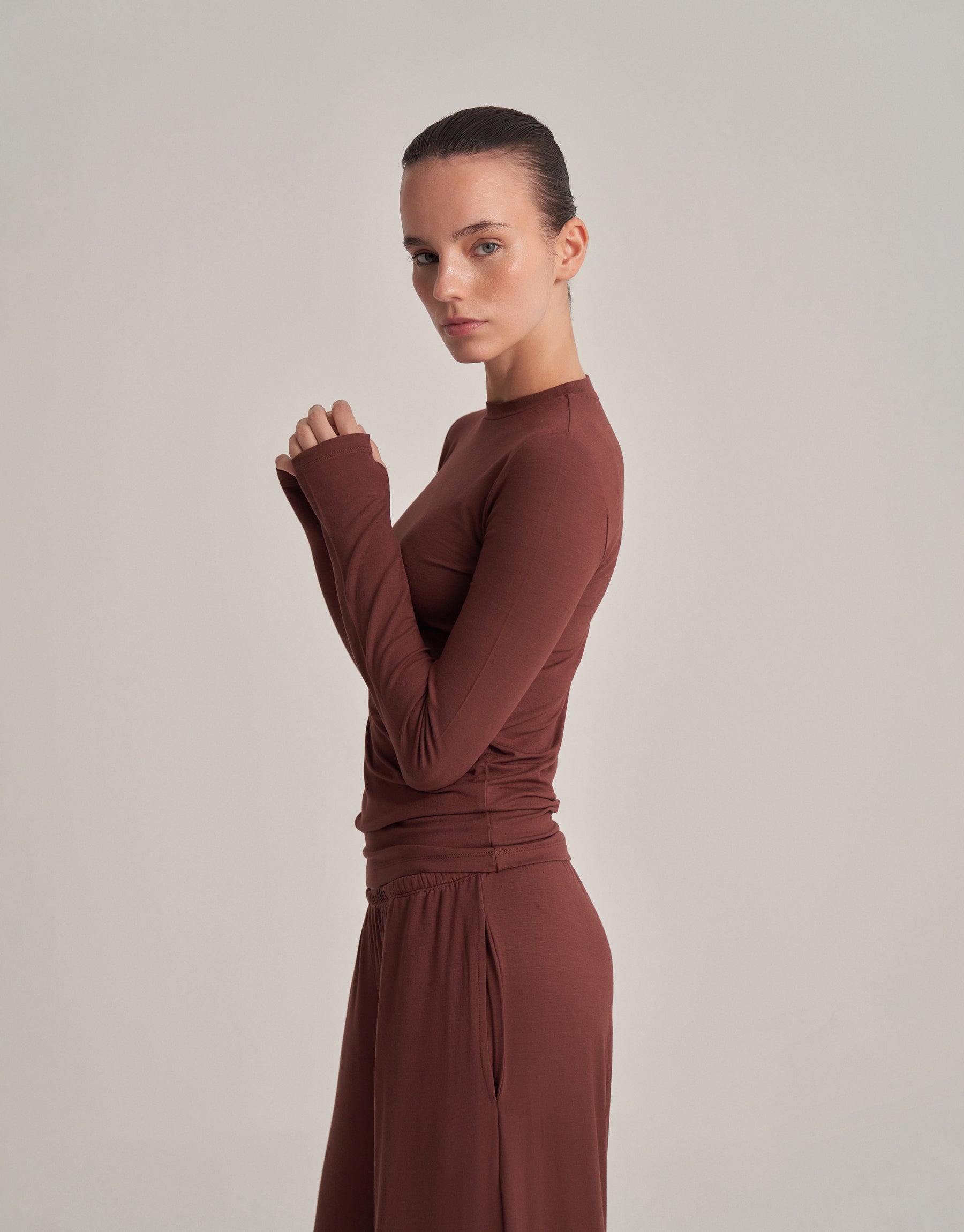 FIT KESIM UZUN KOLLU T-SHIRT ÇİKOLATA KAHVE