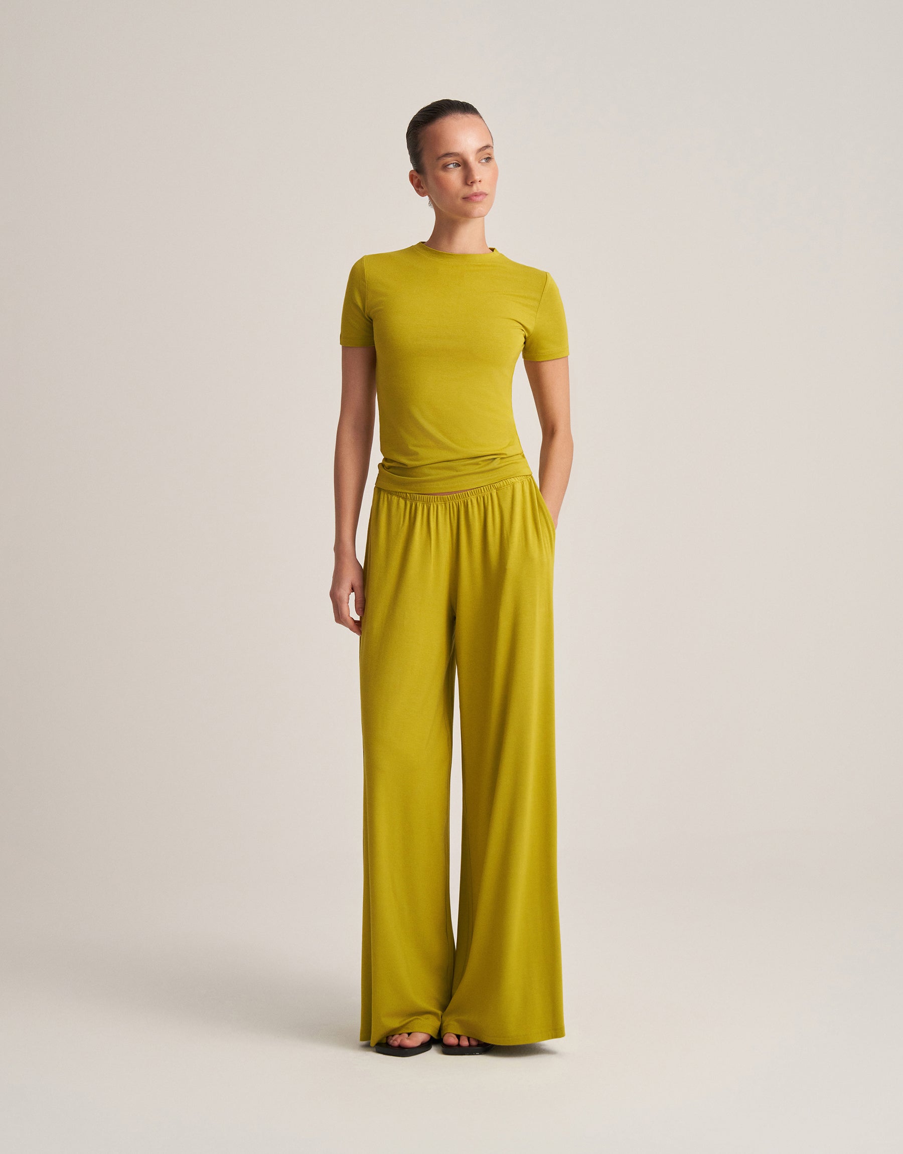 FIT SHORT-SLEEVE T-SHIRT OLIVE GREEN