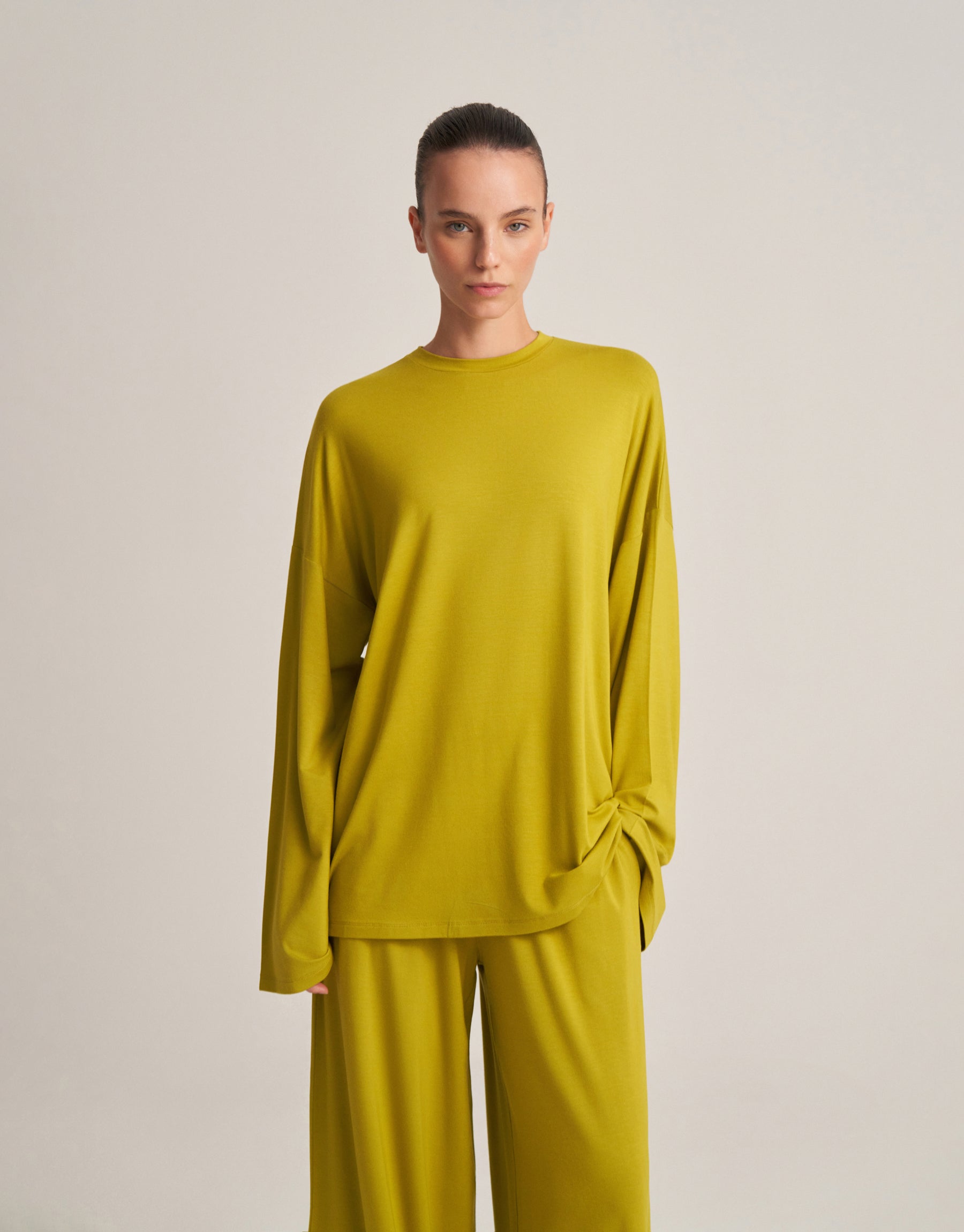 RELAXED FIT BLOUSE IN OLIVE GREEN