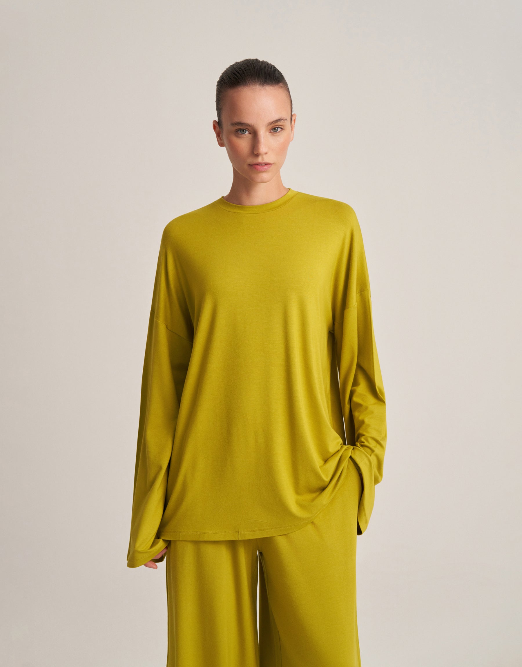 RELAXED FIT BLOUSE IN OLIVE GREEN