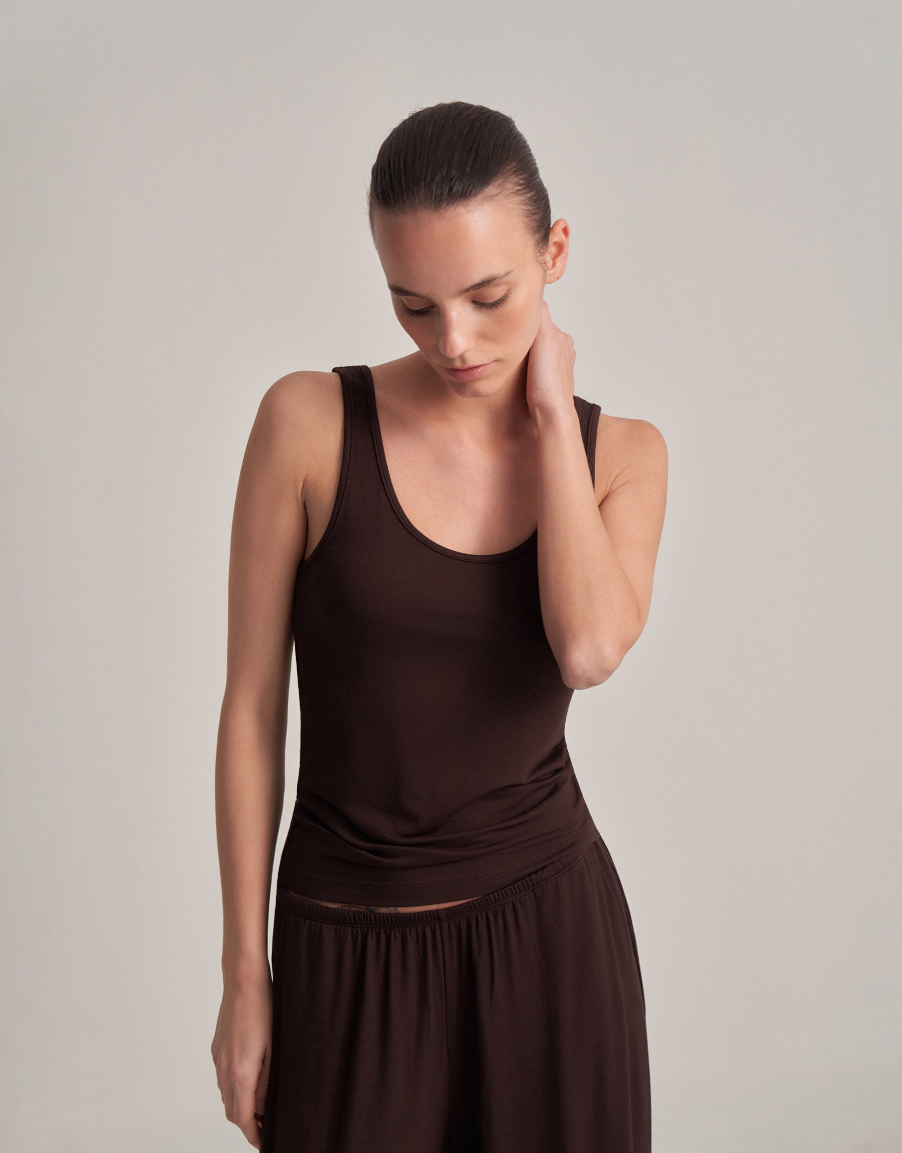 THICK-STRAP TANK TOP, DARK BROWN
