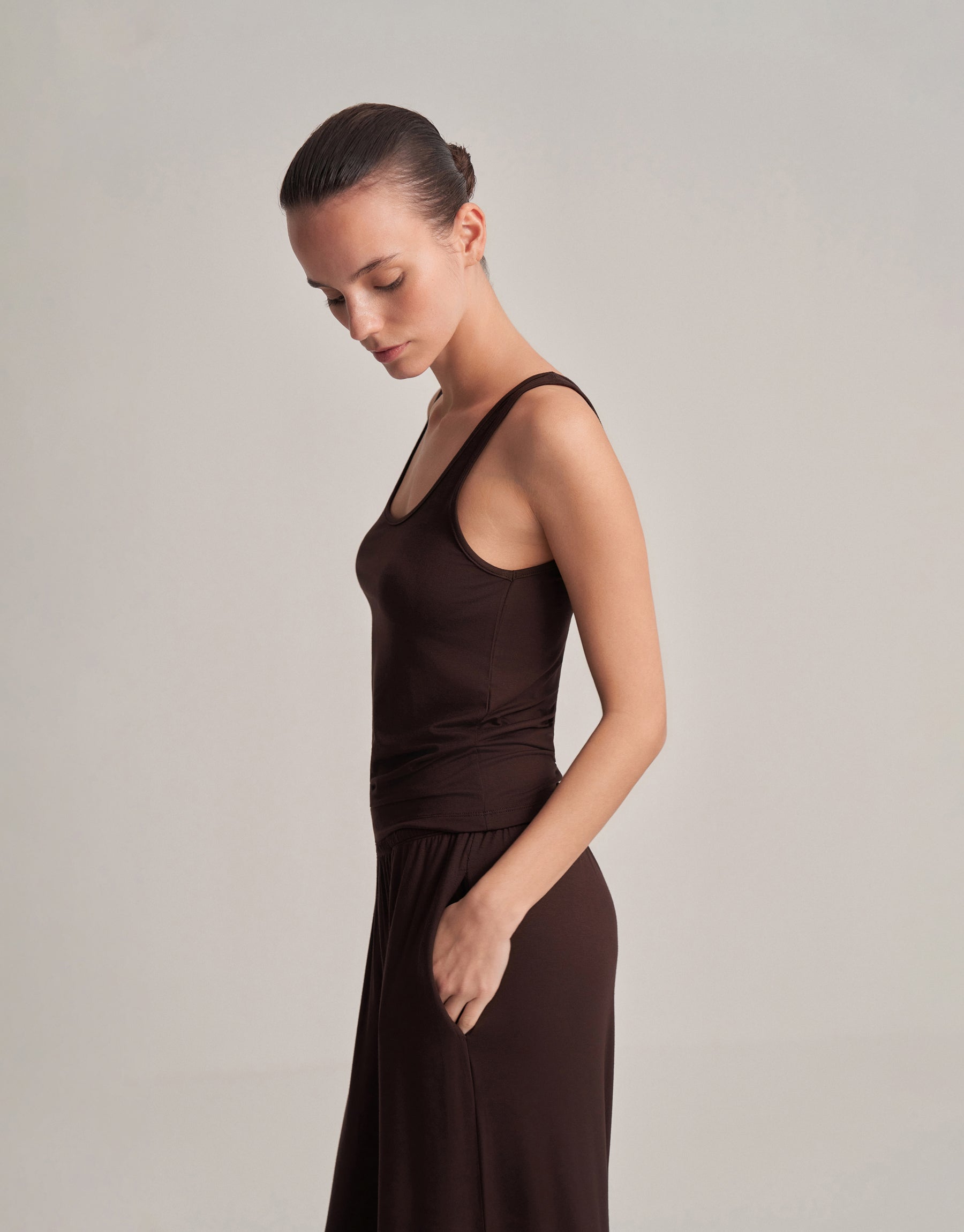 THICK-STRAP TANK TOP, DARK BROWN