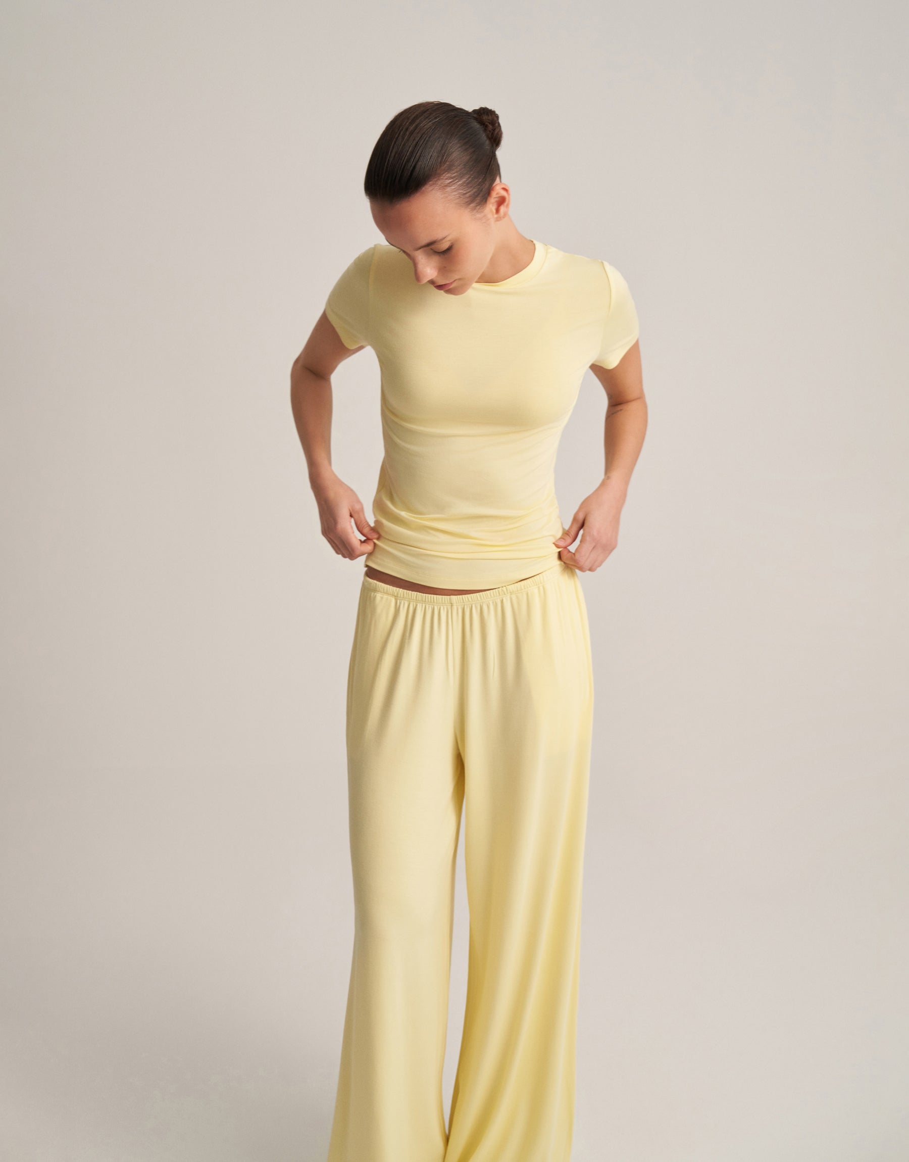 FIT KESIM KISA KOLLU T-SHIRT TEREYAĞ SARISI