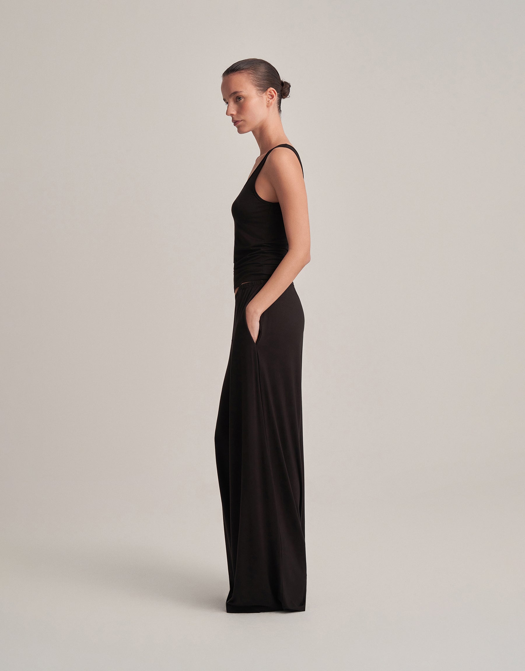 RAHAT DÖKÜMLÜ PANTOLON SİYAH