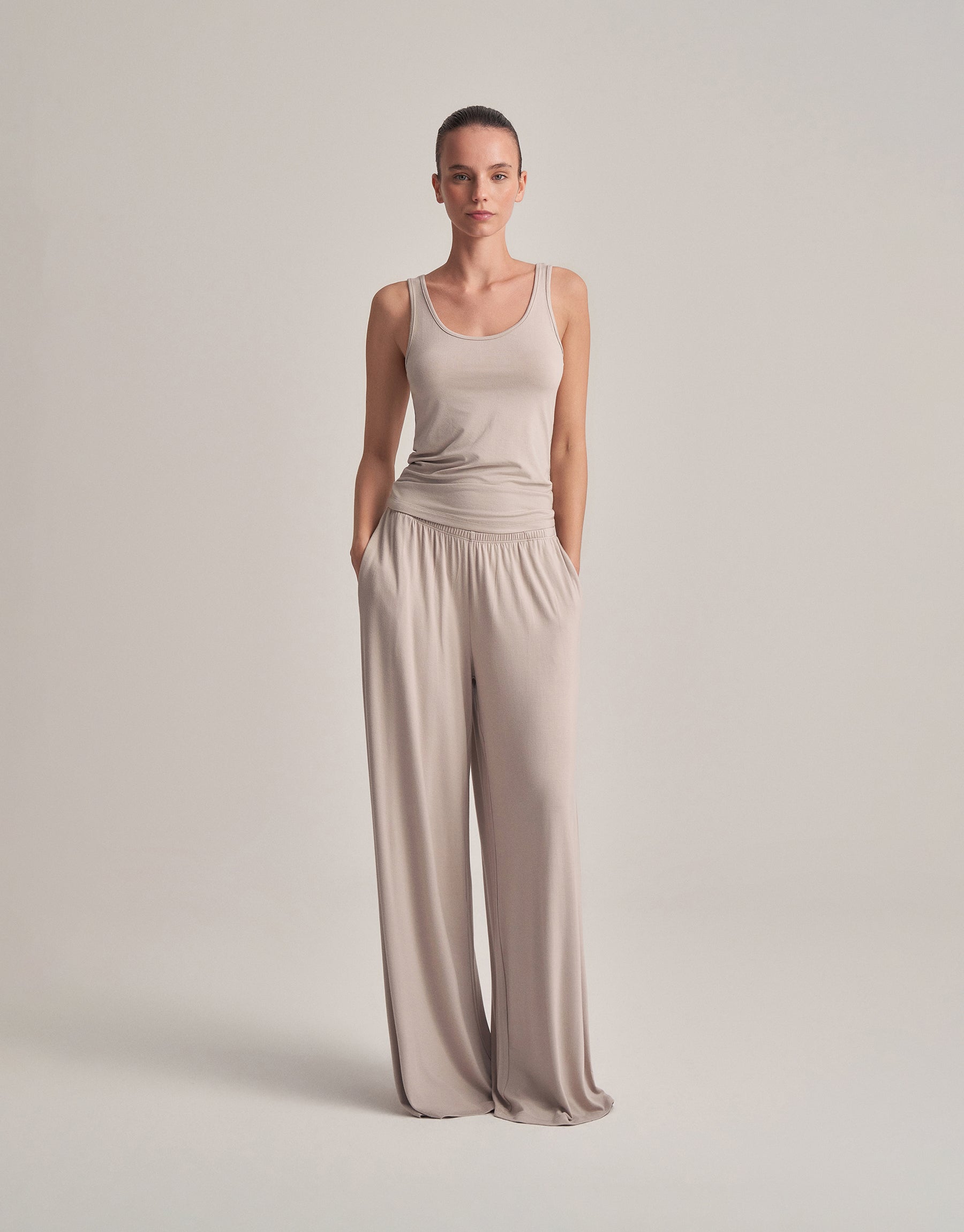 COMFORTABLE, LOOSE-FITTING PANTS