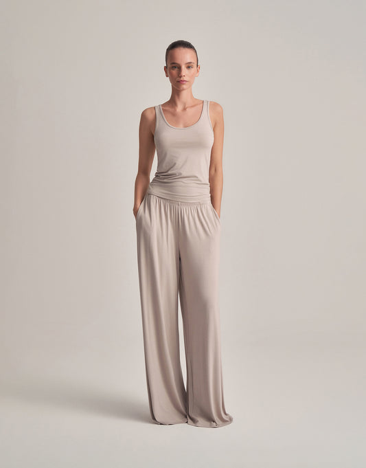 COMFORTABLE, LOOSE-FITTING PANTS