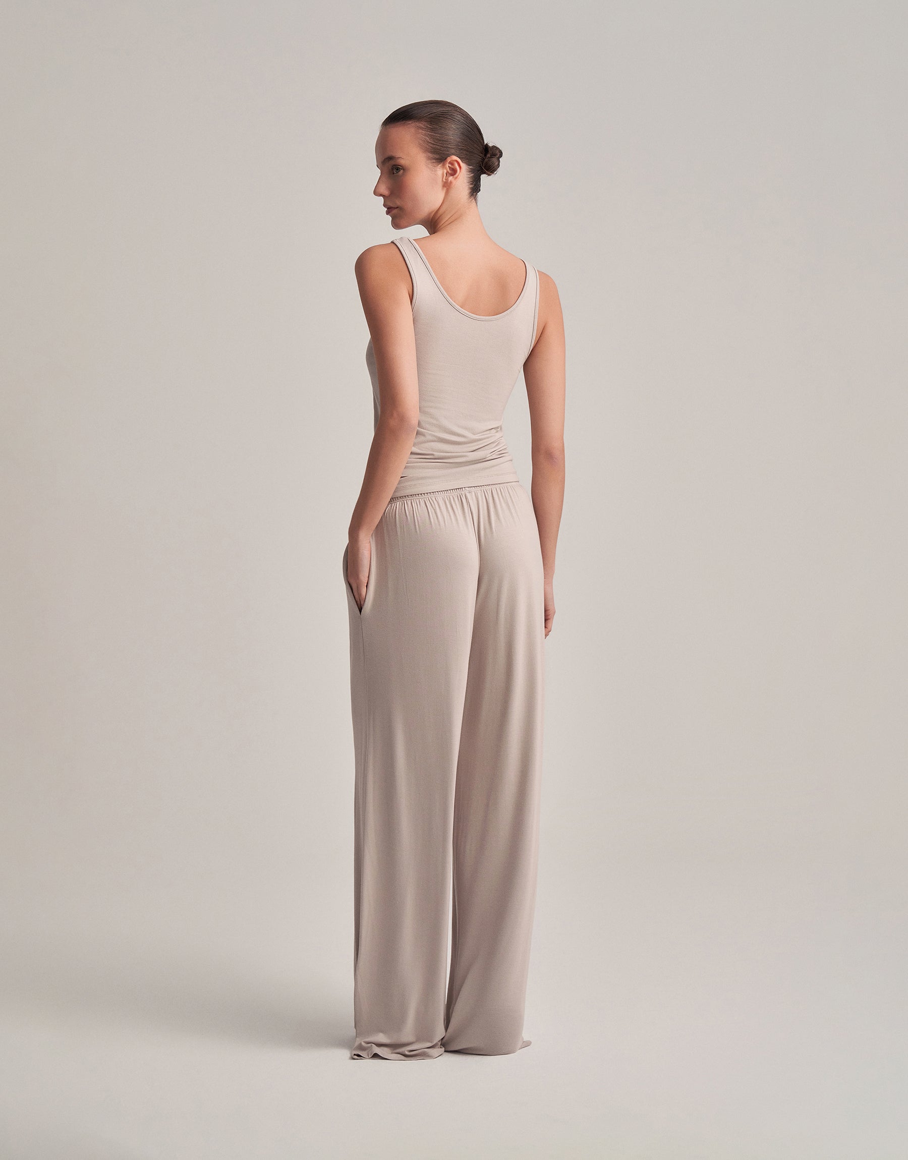 COMFORTABLE, LOOSE-FITTING PANTS