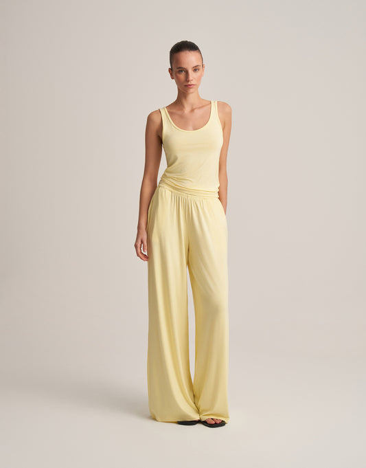 THICK-STRAPPED TITLE BUTTER YELLOW