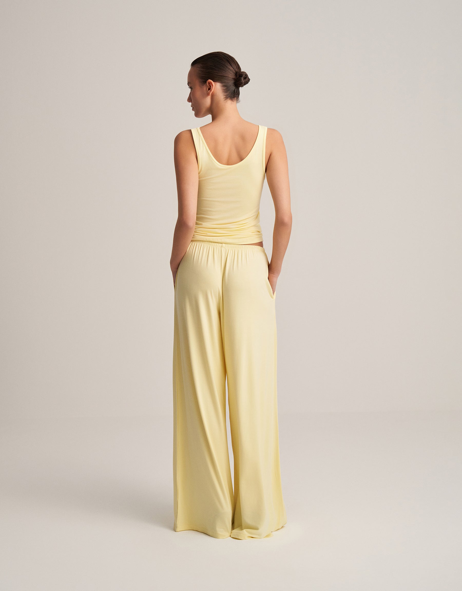 THICK-STRAPPED TITLE BUTTER YELLOW