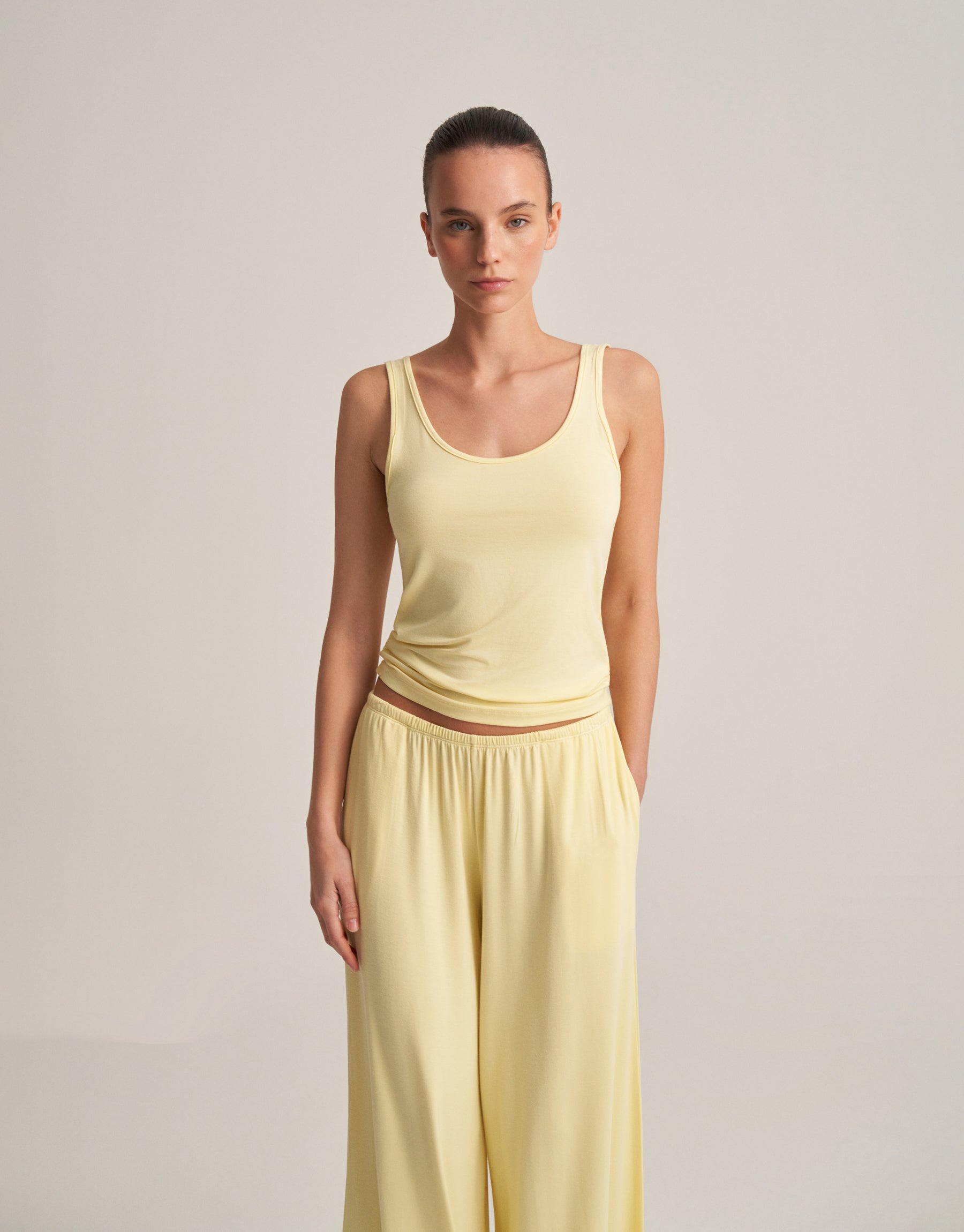 THICK-STRAPPED TITLE BUTTER YELLOW