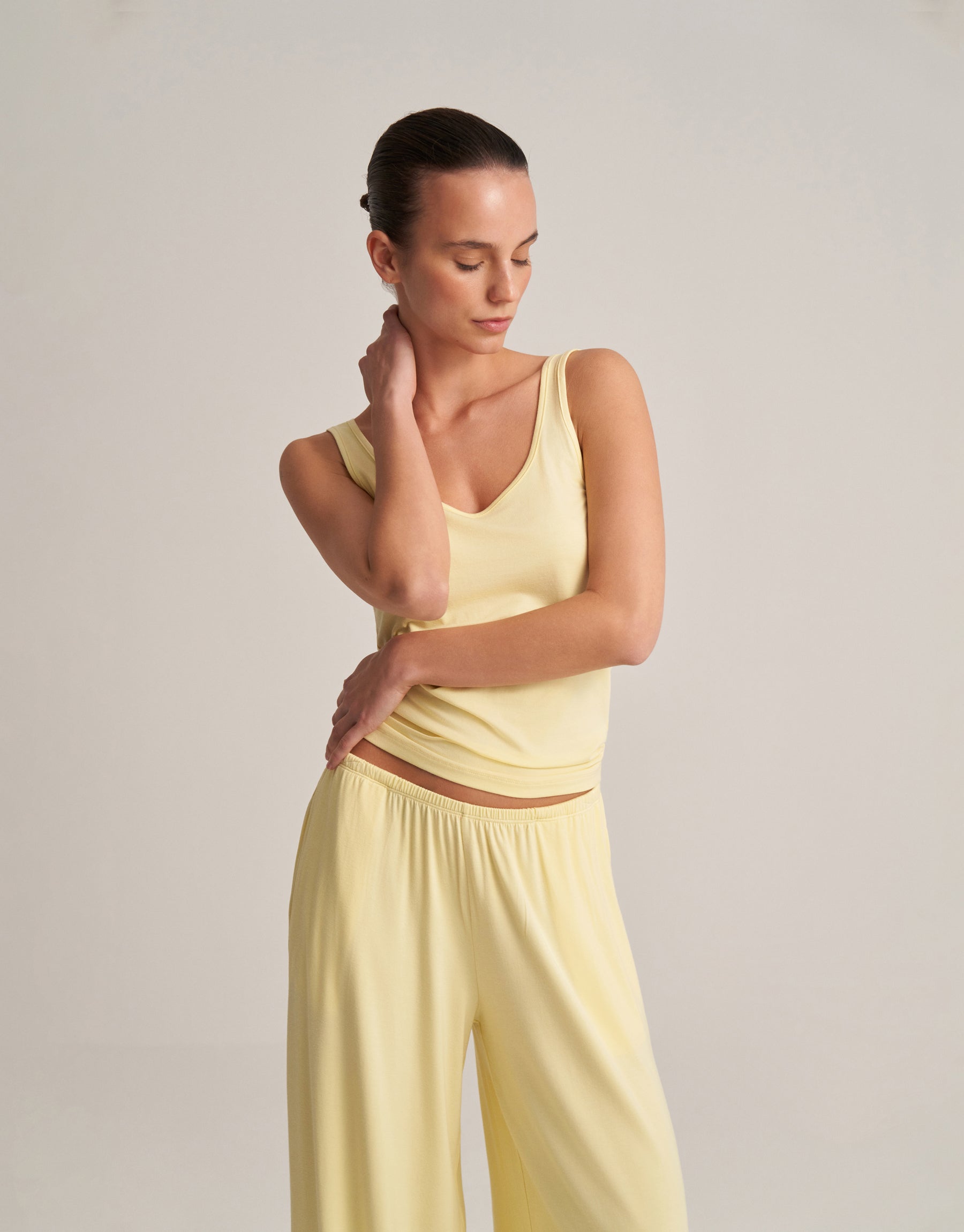 THICK-STRAPPED TITLE BUTTER YELLOW